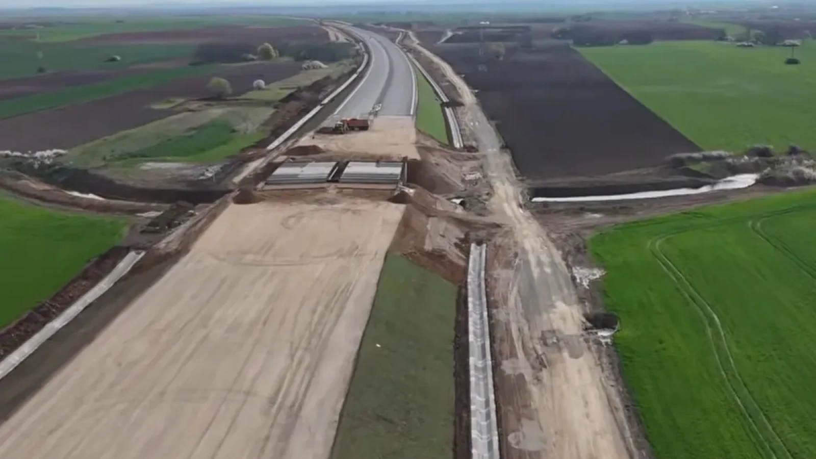 Un tronson din Autostrada Transilvania ar putea să fie gata, anul acesta, înainte de termen. Până acum fusese abandonat