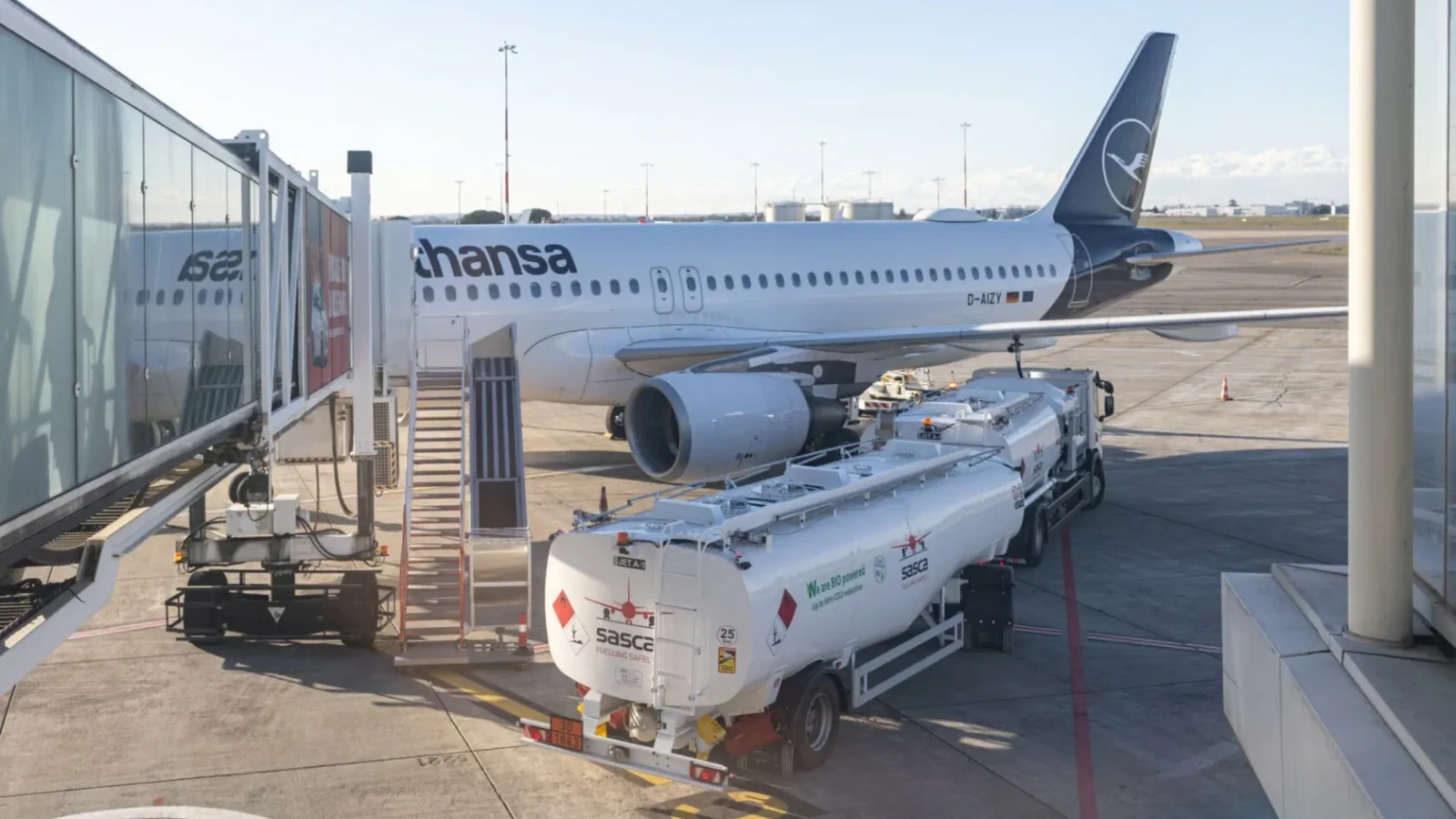 Situația devine alarmantă: aeroporturile Europei sunt în pragul unei crize de combustibil fără precedent