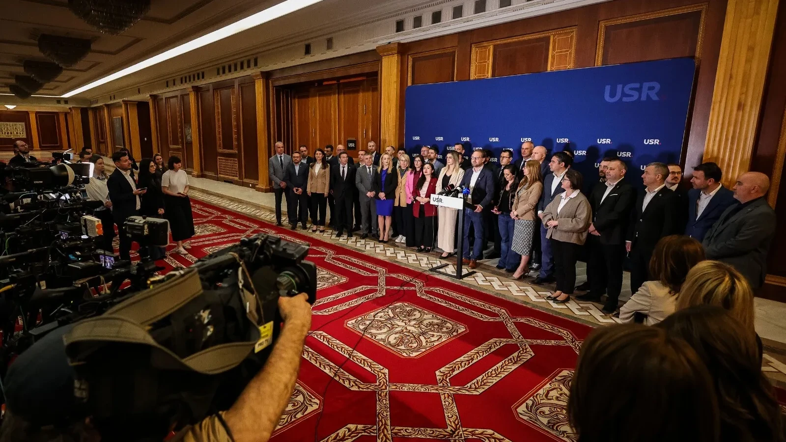 VIDEO USR toarnă gaz pe foc și dă ”brânci pe scări” PSD-ului: Să plece cu totul, să-și retragă toți oamenii