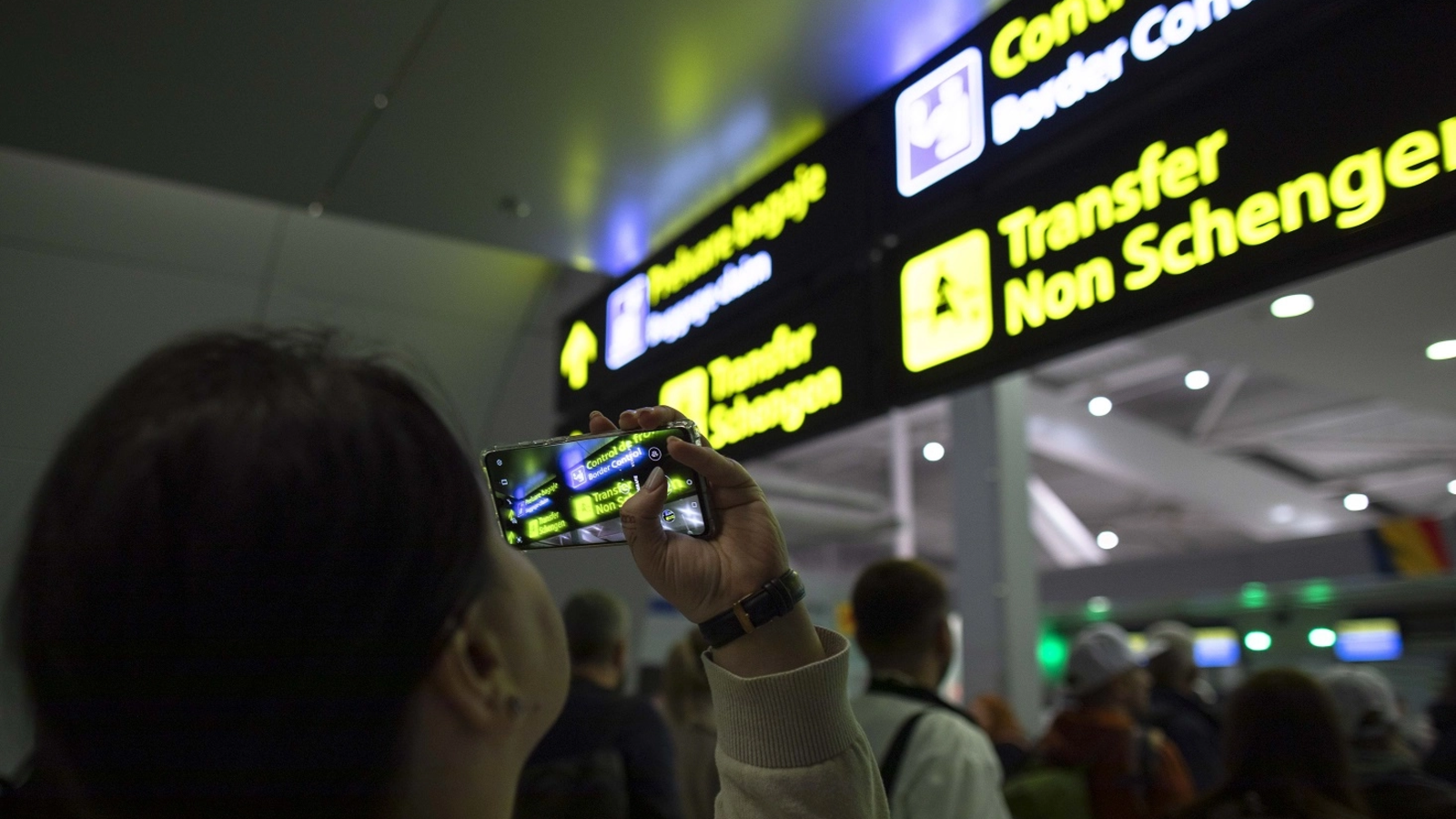 Se fac investiții masive la Aeroportul Otopeni: Încep lucrări de amploare la ascensoare sau la scările rulante
