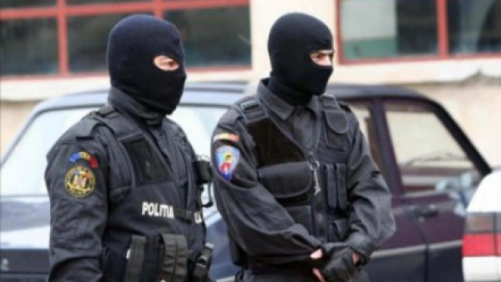 Argeș, dosar cu acte sub lupă: Percheziții într-un caz de fals în înscrisuri