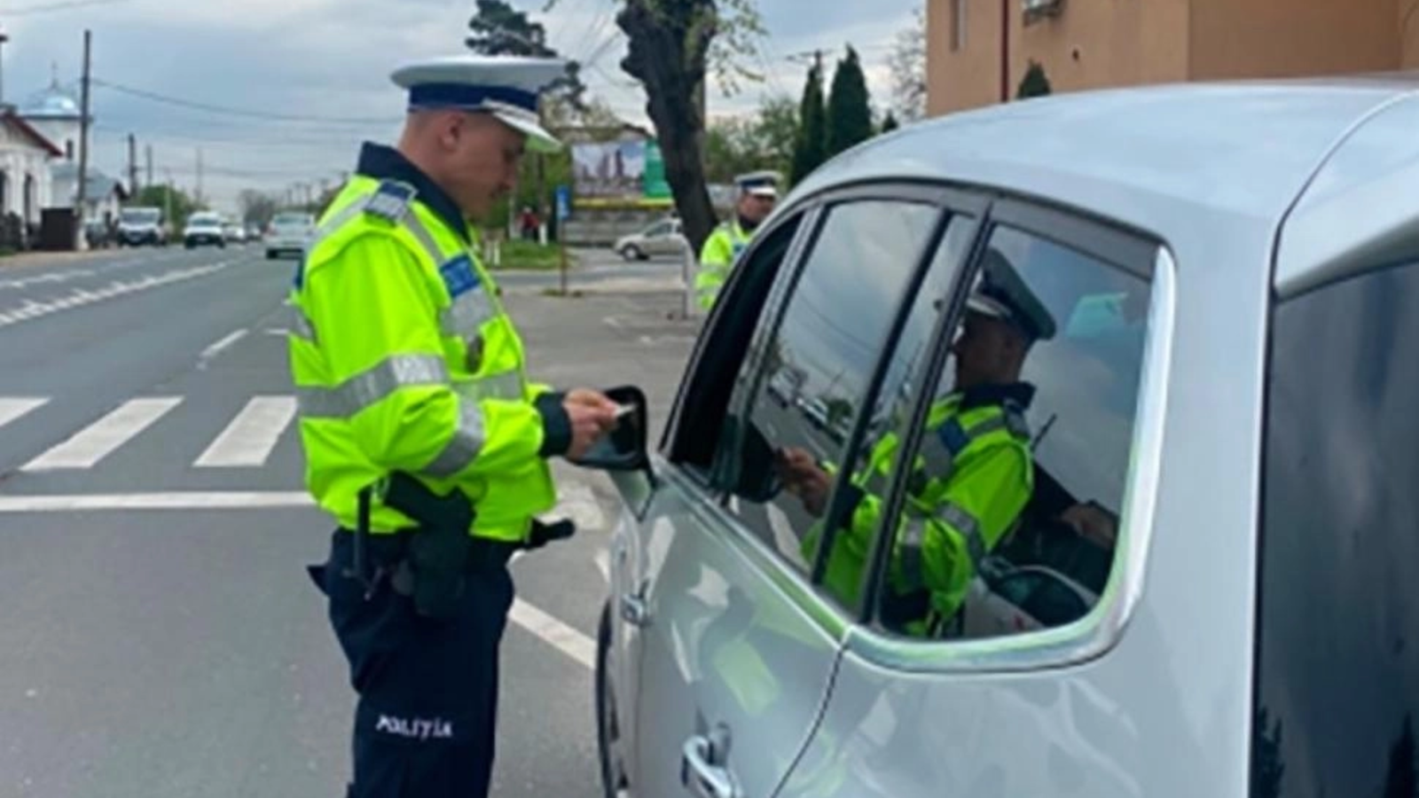 Aproape 750 de permise reținute în weekend, după controale ale poliției