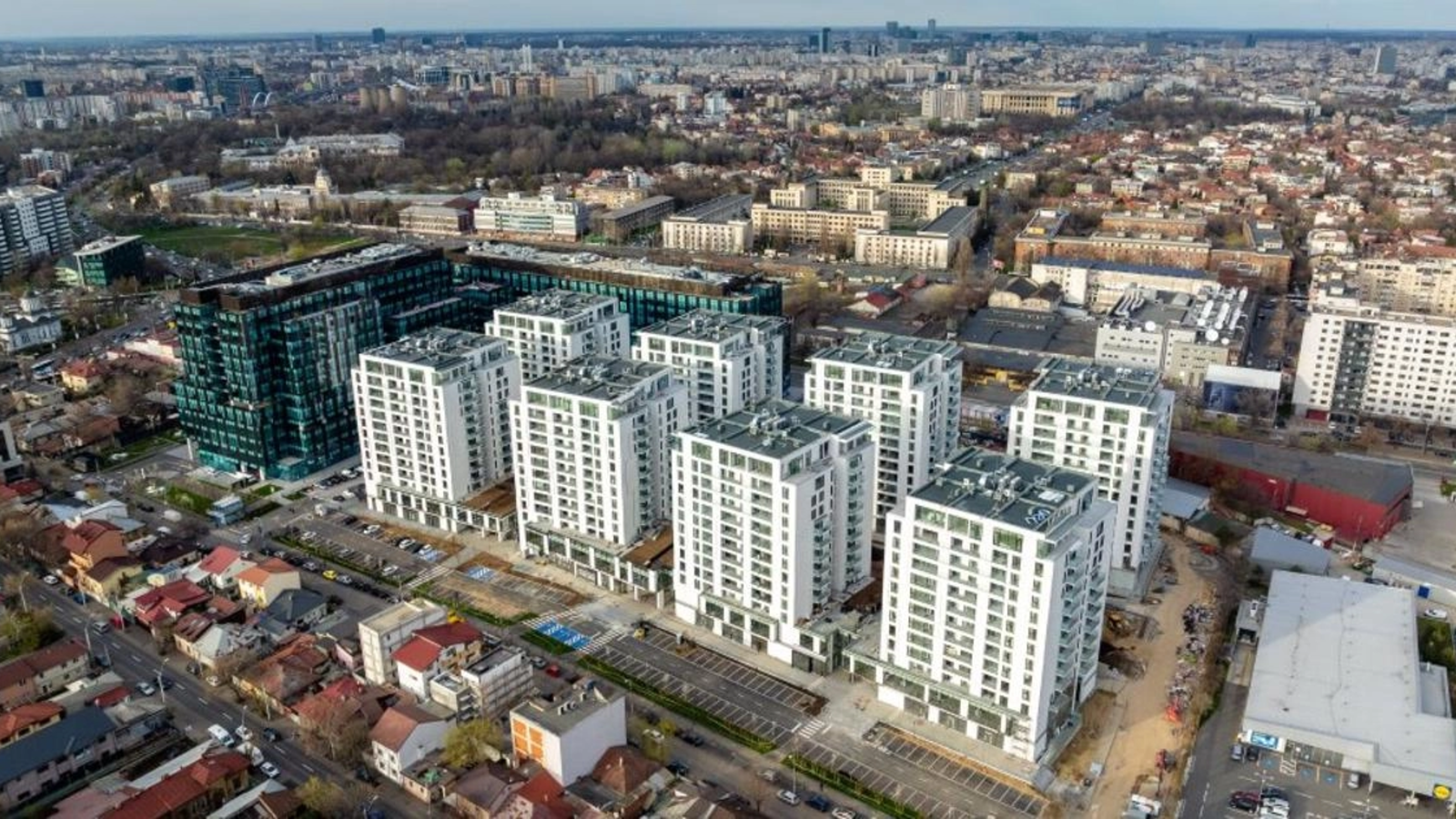 Piața imobiliară intră în blocaj? Prețurile apartamentelor au explodat, dar cumpărătorii sunt tot mai puțini