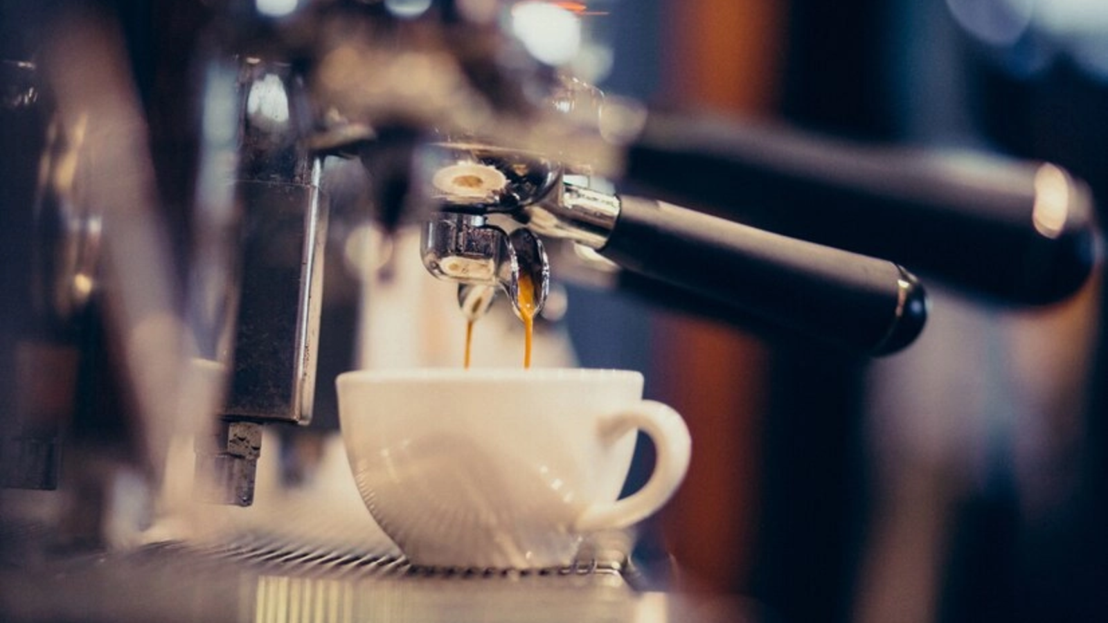Cafeaua de la automat are mii de bacterii. Analizele de laborator au socos la iveală rezultate șocante