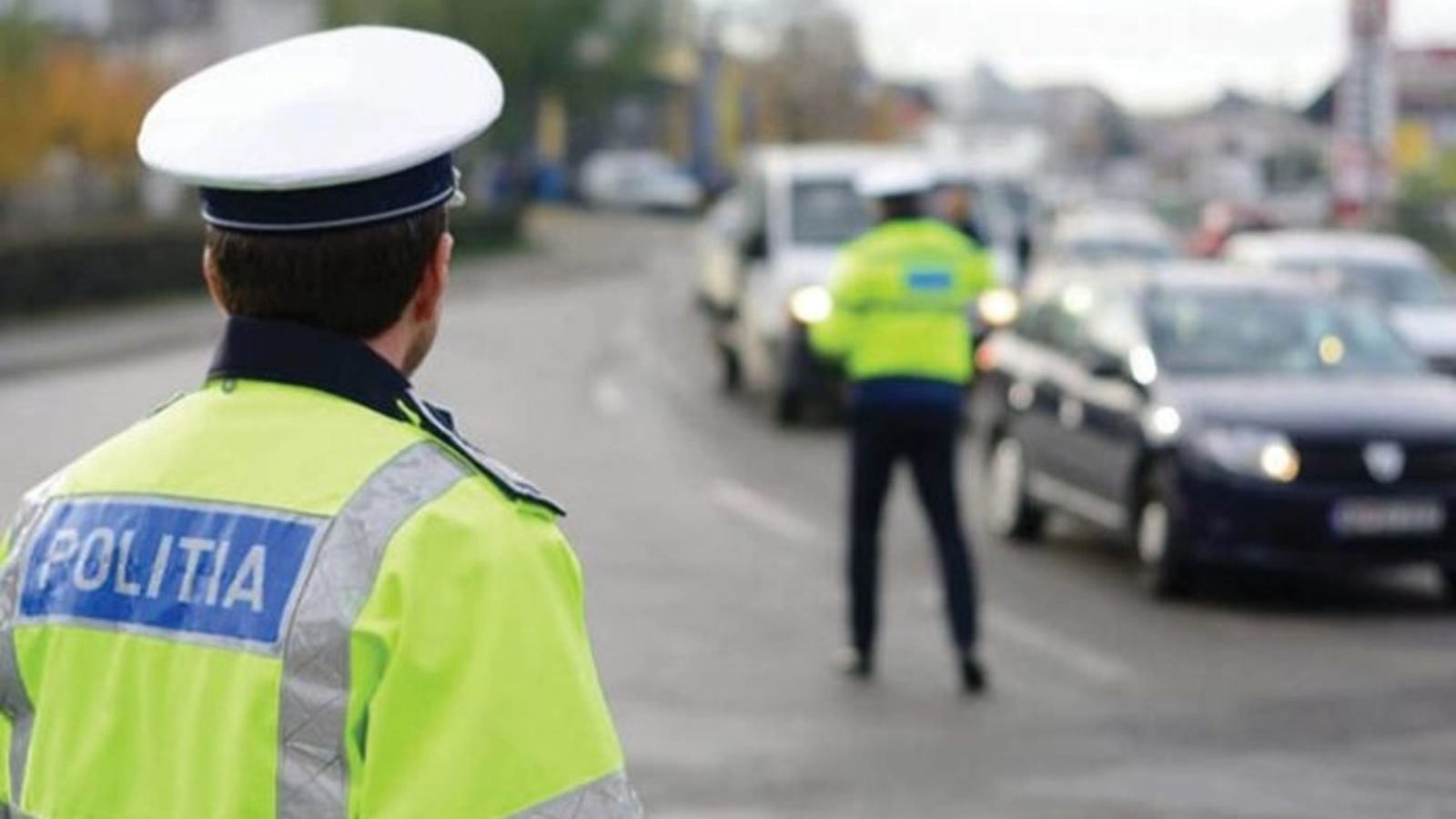 VIDEO Autospecială de poliție, trasă pe dreapta de un echipaj de la Rutieră pentru că mergea cu viteză. IPJ Galați a declanșat o anchetă
