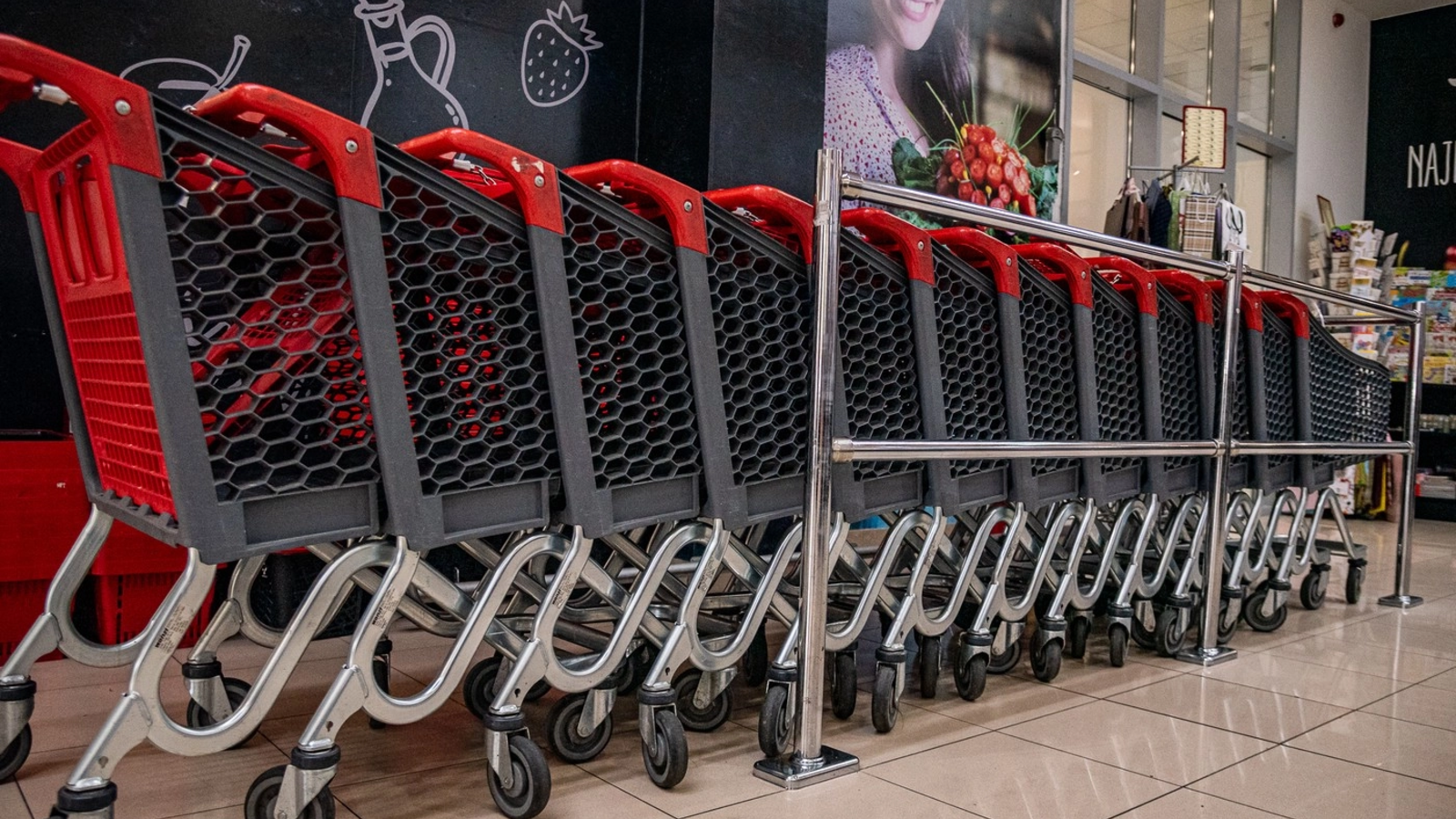 Programul supermarketurilor și mall-urilor de Paște 2026 în București. Ce trebuie să știi înainte să pleci la cumpărături