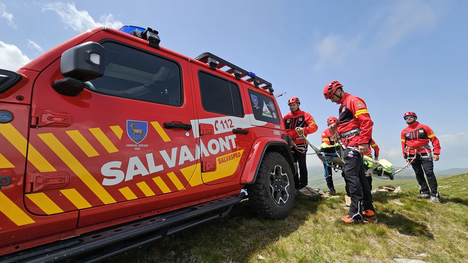Intervenții a salvamontiștilor pe munte: turist străin, recuperat din zona Piatra Arsă după ce a fost surprins de vântul puternic şi de ploaia îngheţată. Altul a fost recuperat din Munții Baiului