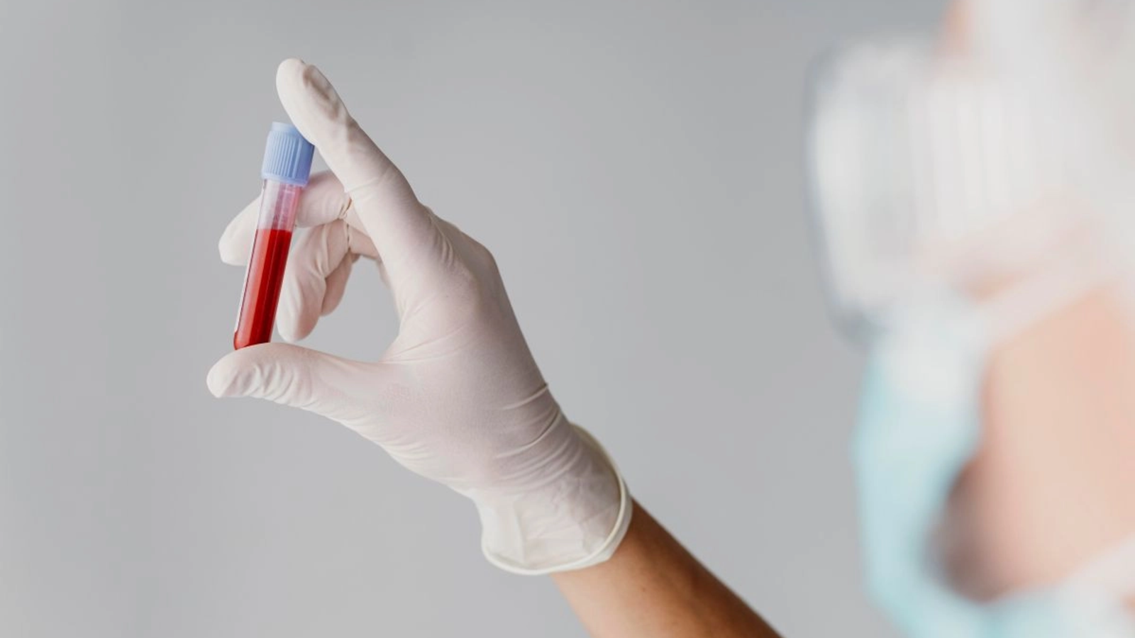 Descoperire importantă în cazul pacienților cu cancer pulmonar: un test de sânge poate prezice eficiența tratamentului