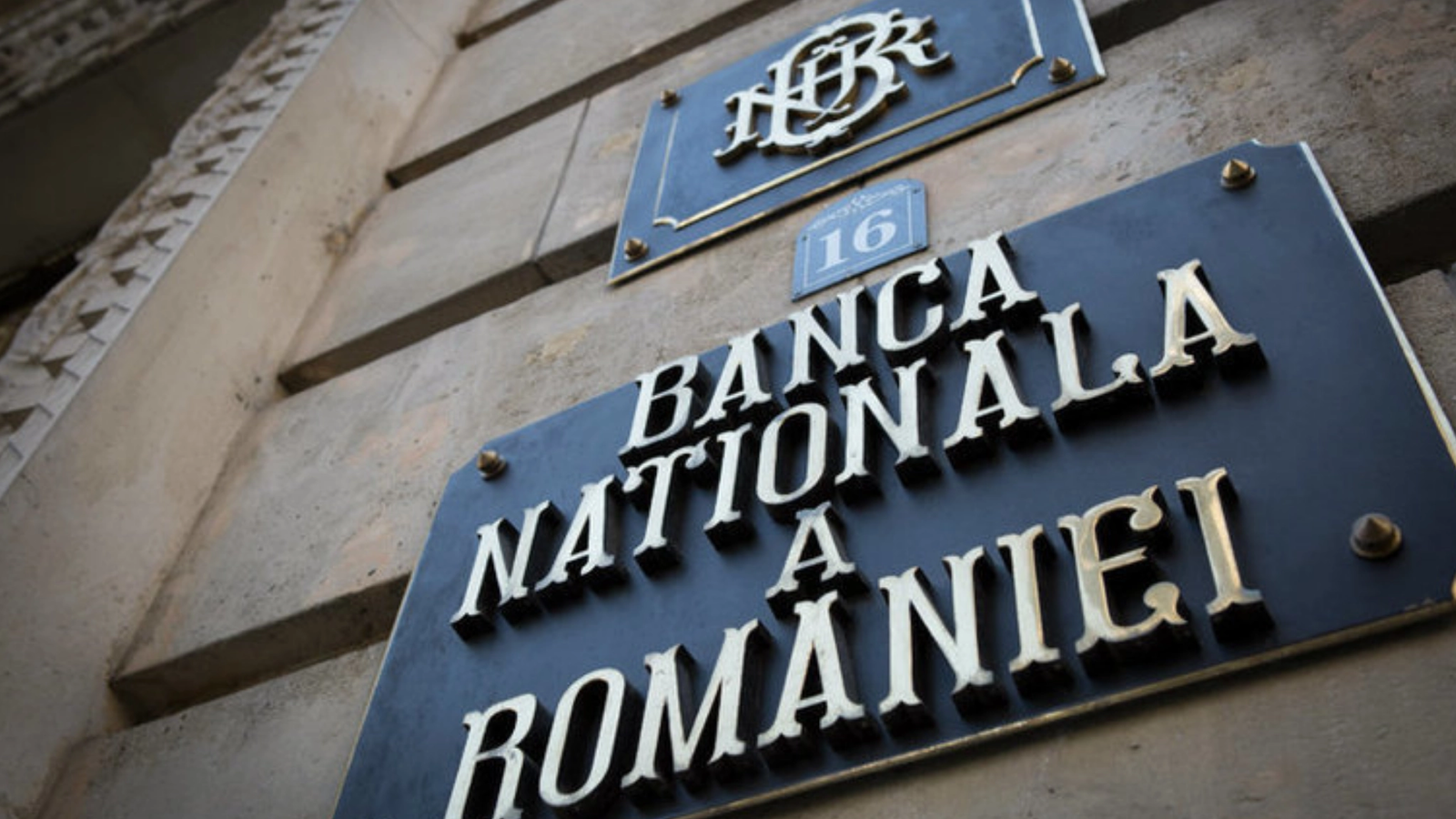 Posturi scoase la concurs la BNR, în mai multe județe: Ce primesc cei care ajung angajați