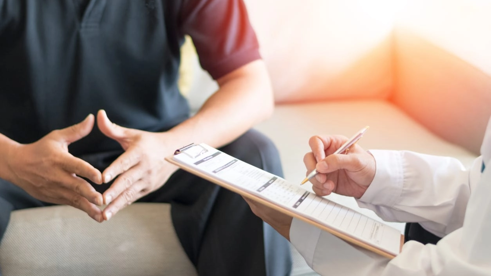Psihologia spune că adulții crescuți fără afecțiune dezvoltă aceste patru tipare