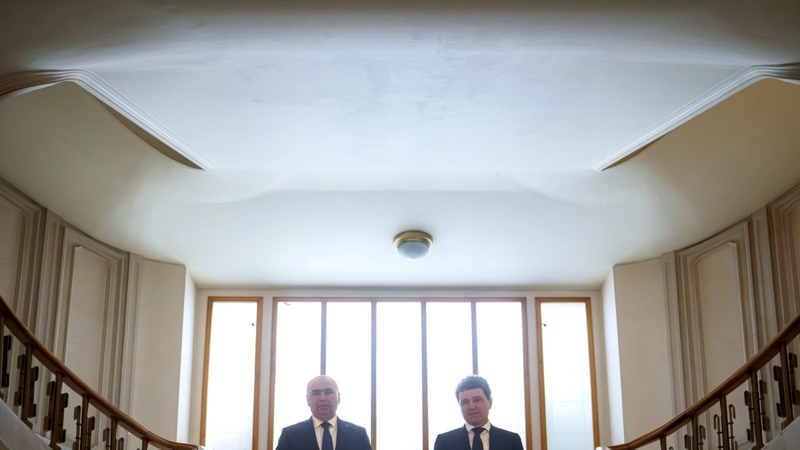 Bolojan, mesaj în "vremuri grele": Să păstrăm credința și să privim înainte cu încredere! / Ce spune și Nicușor Dan