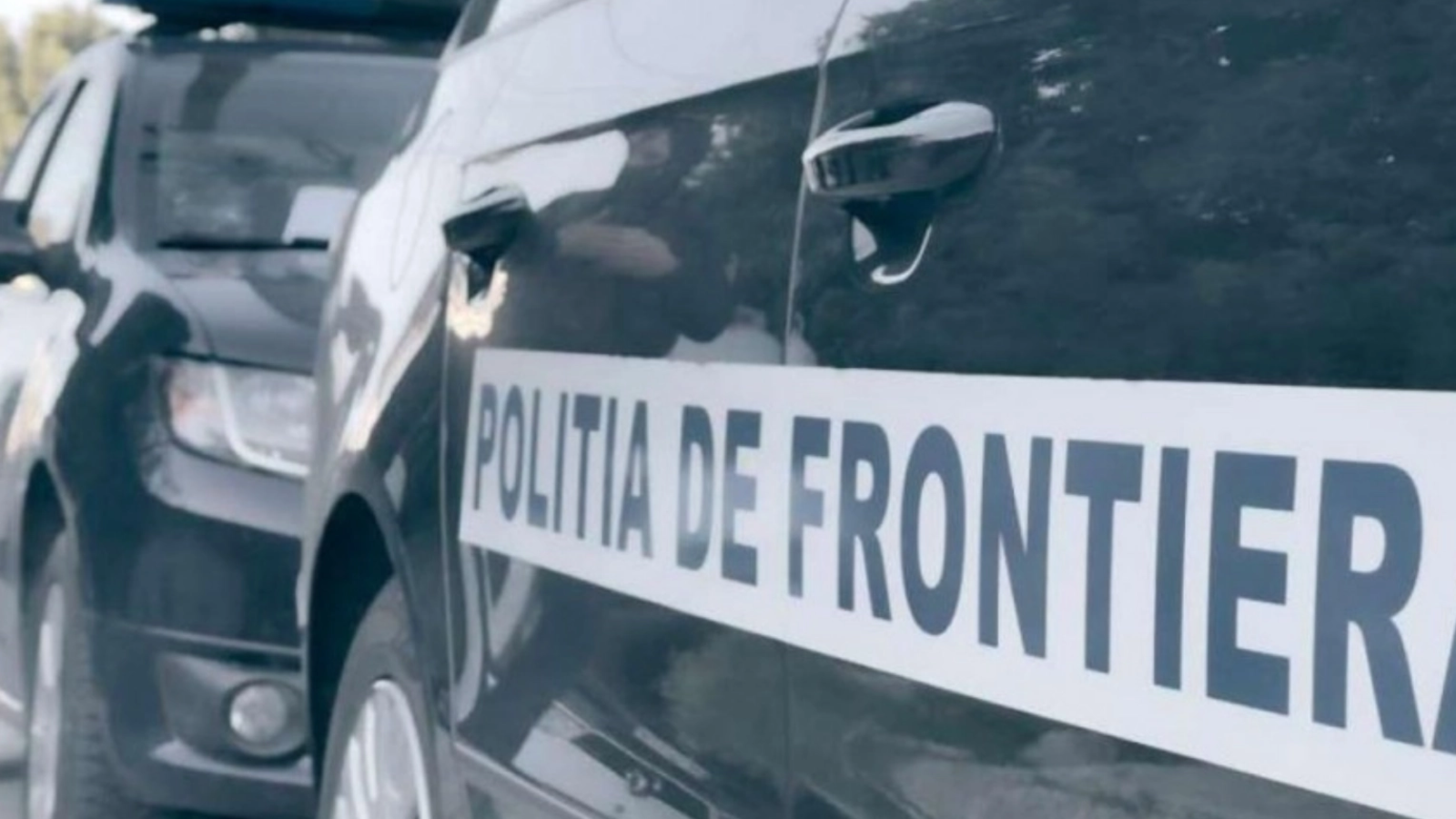 Poliţiştii de frontieră de la Nădlac au descoperit 16 migranți ascunși într-un camion condus de un șofer turc