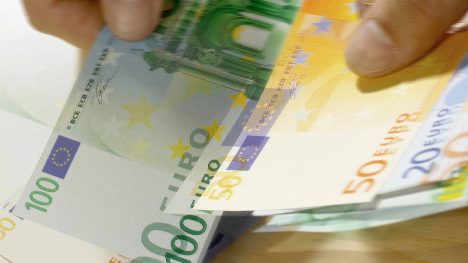Final de drum pentru cea mai controversată bancnotă din Europa. Ce se întâmplă cu cei care o au acasă