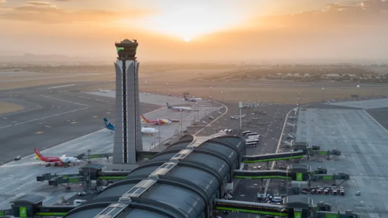 Compania Naţională Aeroporturi Bucureşti înlocuieşte ascensoarele, trotuarele şi scările rulante din Aeroportul Henri Coandă