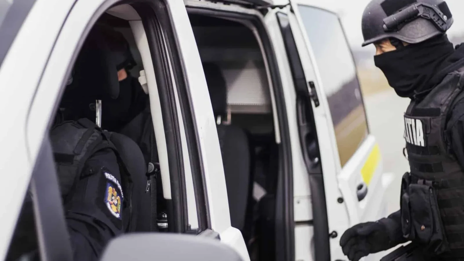 Percheziții în Satu Mare: două persoane au fost arestate pentru trafic de droguri