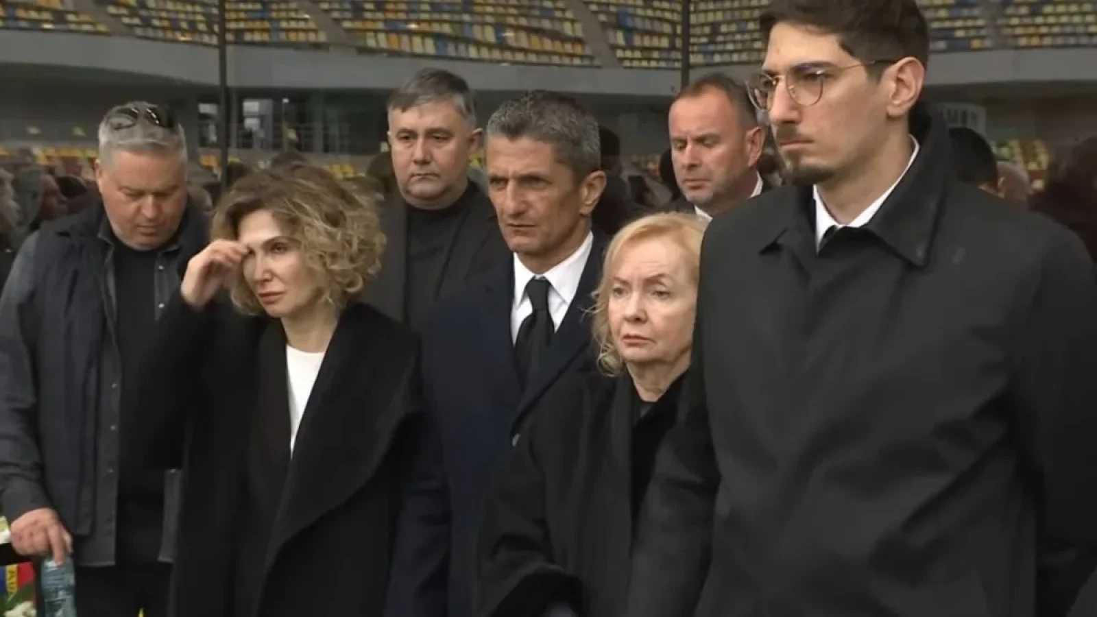 VIDEO Momente copleșitoare. Suporterii i-au scandat numele lui Mircea Lucescu pentru ultima dată / Miliardarul Rinat Akhmetov, la Arena Națională: 'A fost prietenul meu'.