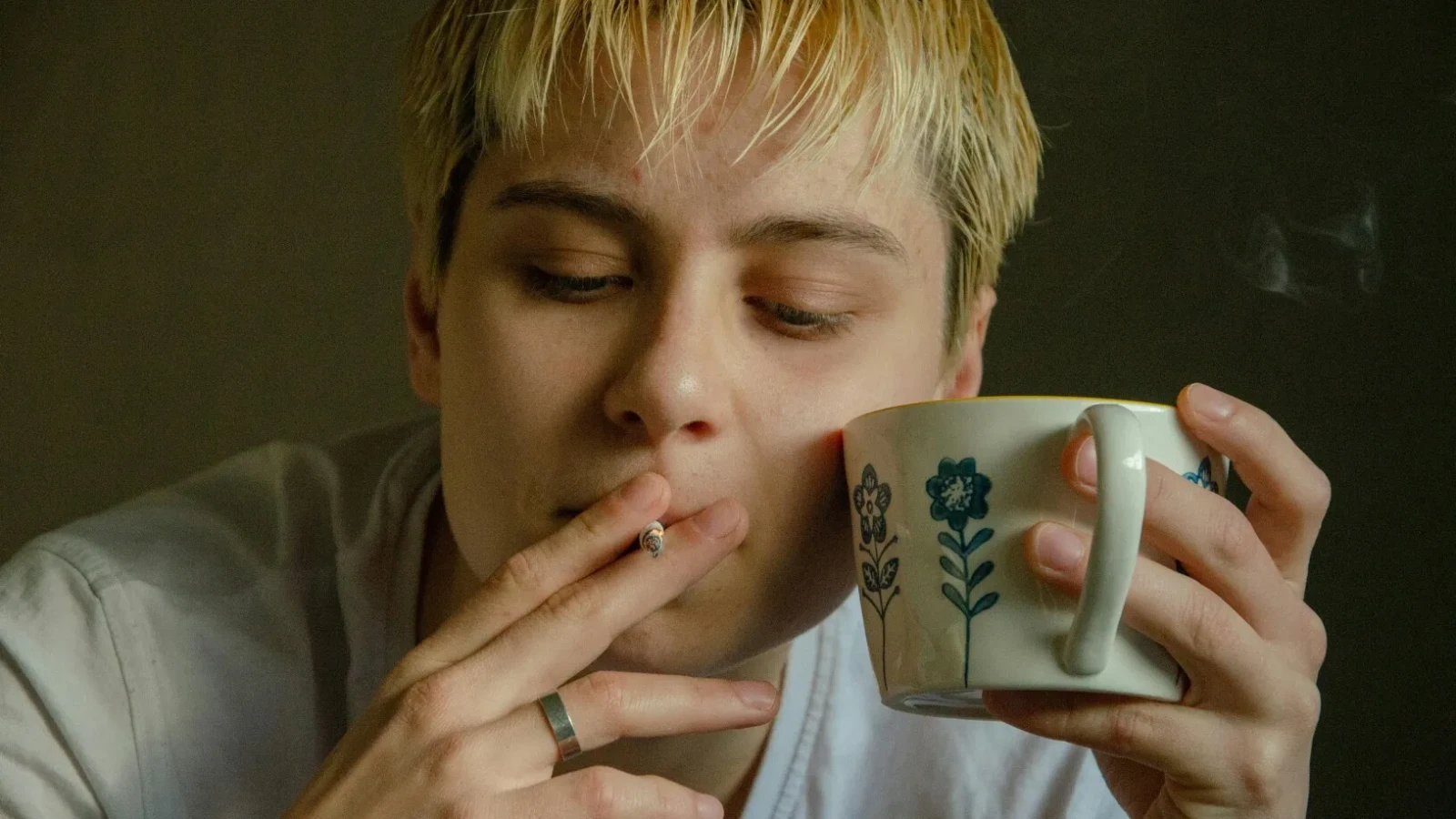 Dacă faci asta în fiecare dimineață, la cafea, află că, în timp, creierul tău se va micșora. La propriu!