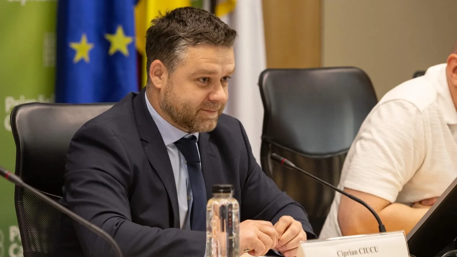 FOTO Ciprian Ciucu, dezamăgit de lipsa de sprijin a Ministerului Culturii pentru curăţarea fațadelor clădirilor pline de graffiti: "Am aşteptat în zadar!"