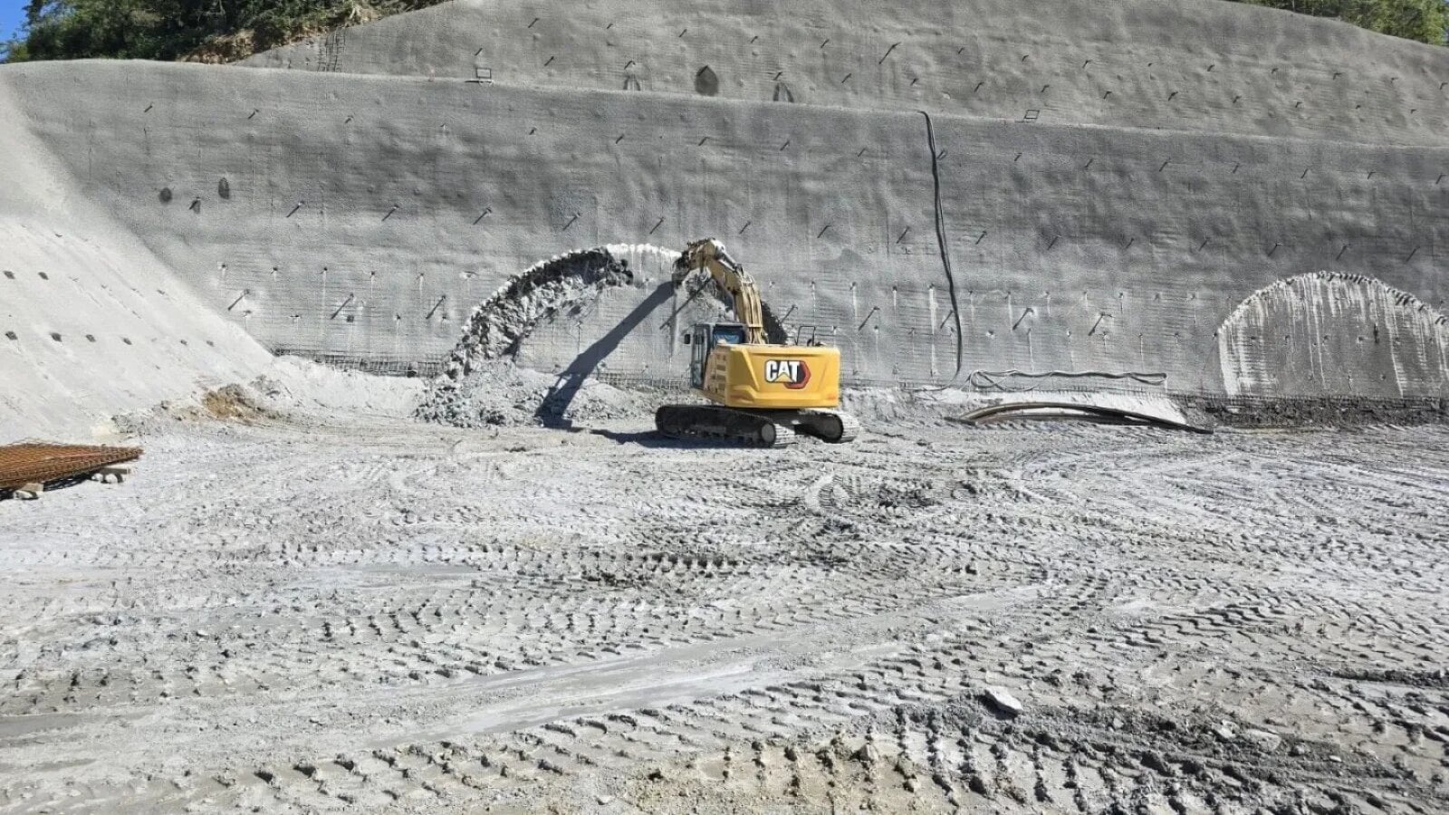 FOTO Un nou pas pentru infrastructură. A început construcția celui mai complex tunel a Autostrăzii Sibiu – Pitești