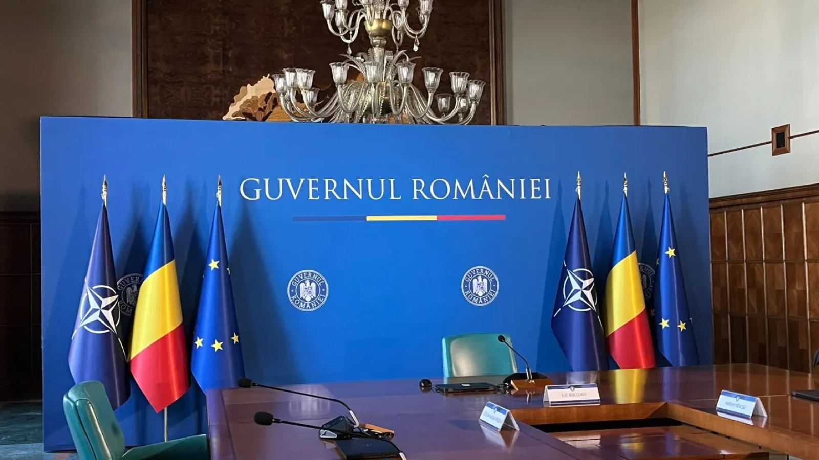 Medicii protestau în stradă, Guvernul aproba bonusuri la CNIR: compania de drumuri își dublează personalul