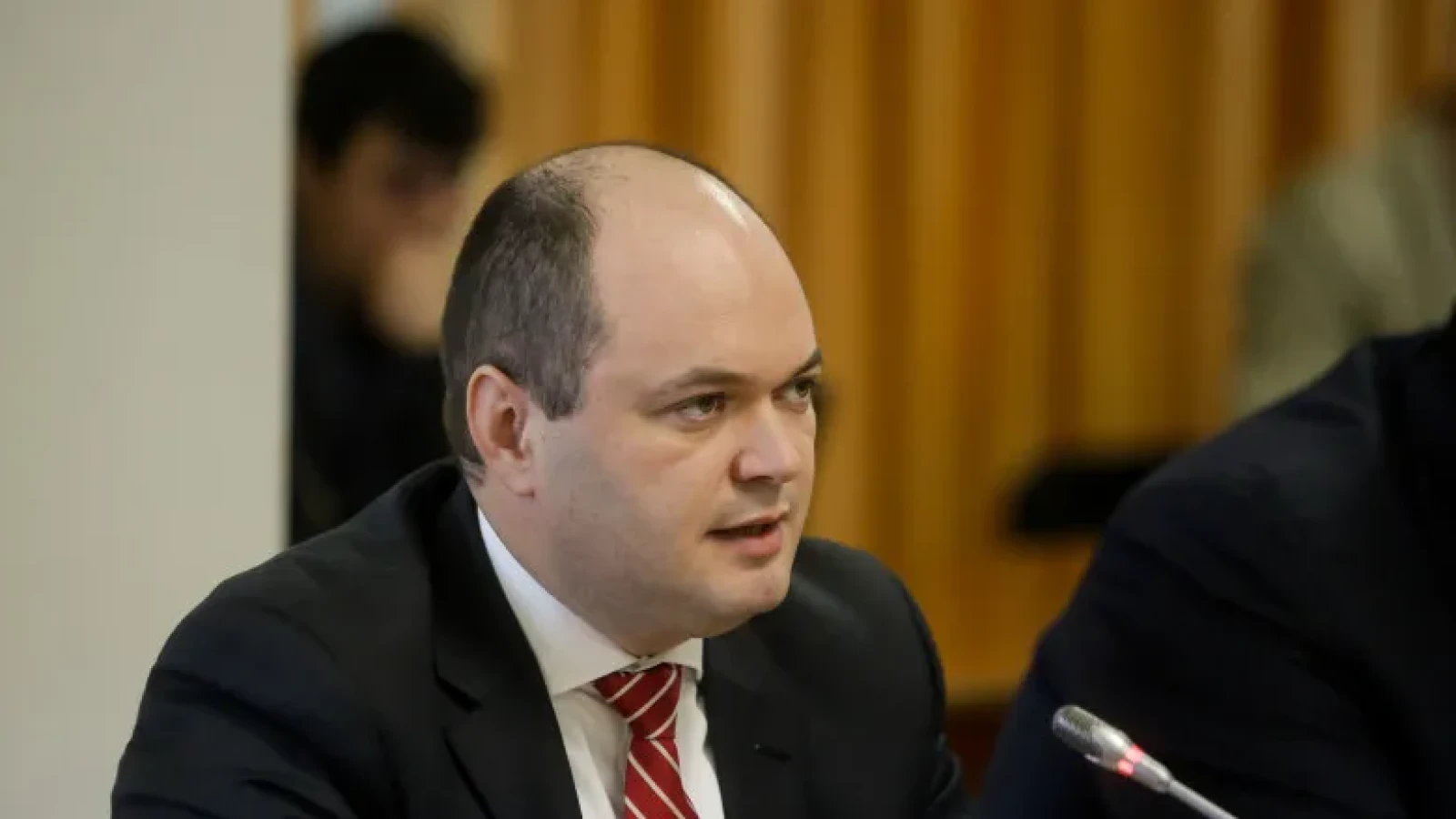 Consilierul lui Bolojan explică de ce promisiunile Guvernului Tomac pot împinge România în categoria junk. „Când nu ai bani, nu ai bani”