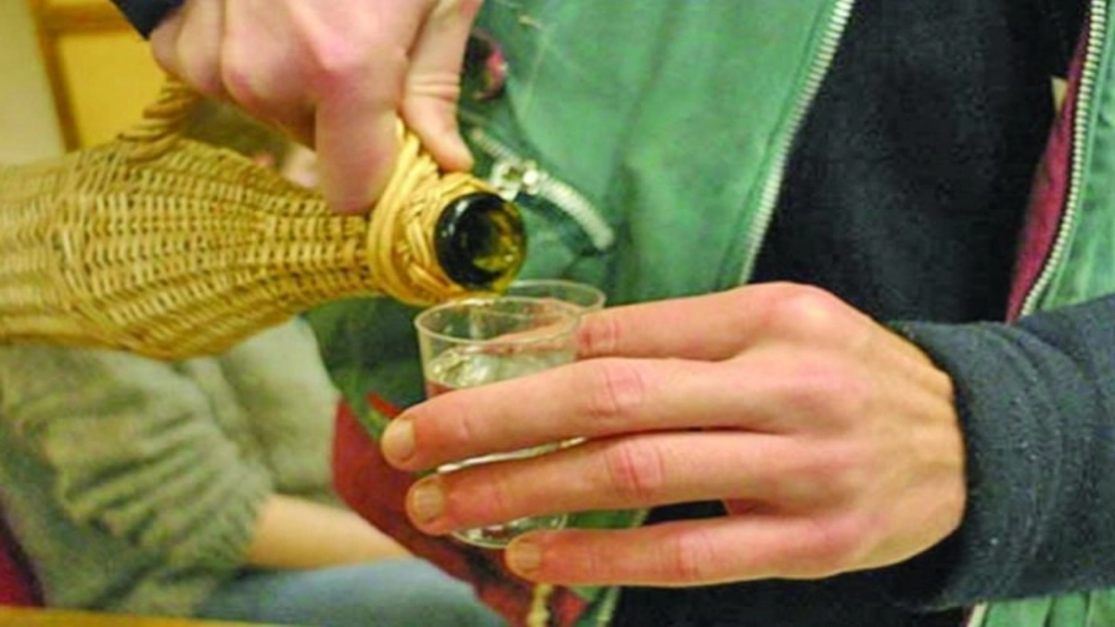Medic ATI de la Spitalul Floreasca explică efectele negative ale consumului de alcool: Avem pacienţi dependenţi, cu creierul atrofiat, care nu se mai pot îngriji singuri