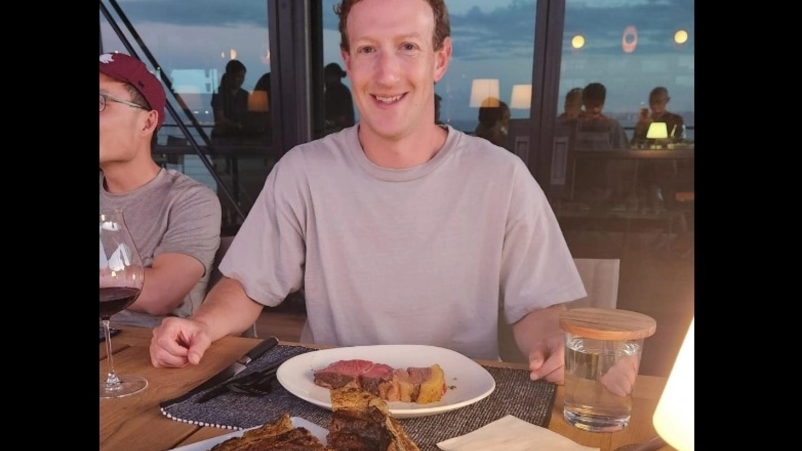 Mark Zuckerberg şi soţia sa au lansat un atlas al proteinelor menit să impulsioneze cercetarea biomedicală