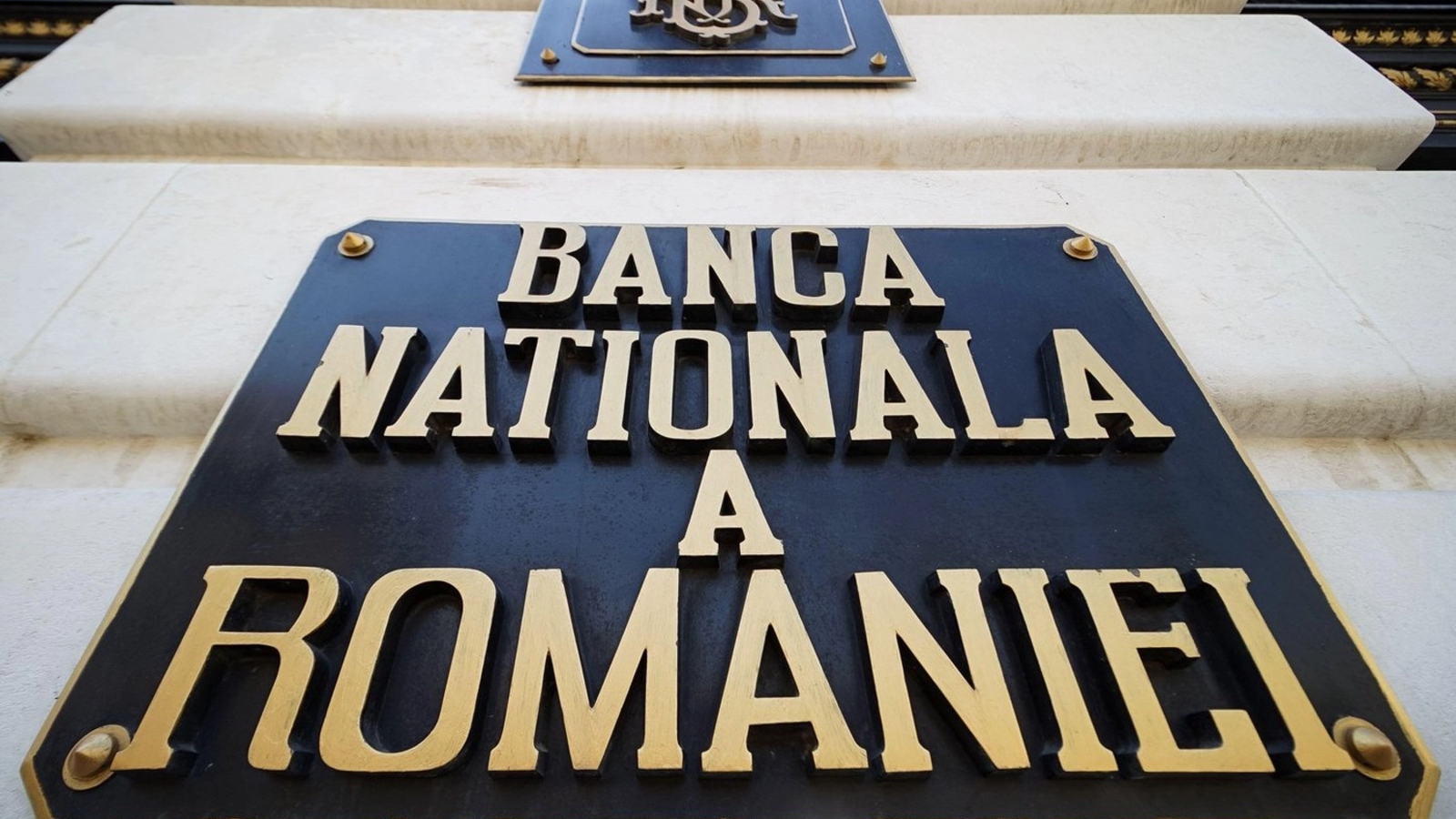 BNR anunță prognoze mai rele decât cele estimate anterior: inflația va depăși 10%, iar riscurile pentru leu rămân ridicate