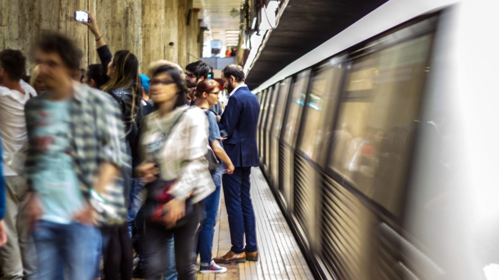 Un bărbat a murit la metrou, printre sute de călători. Circulația a fost perturbată pentru zeci de minute