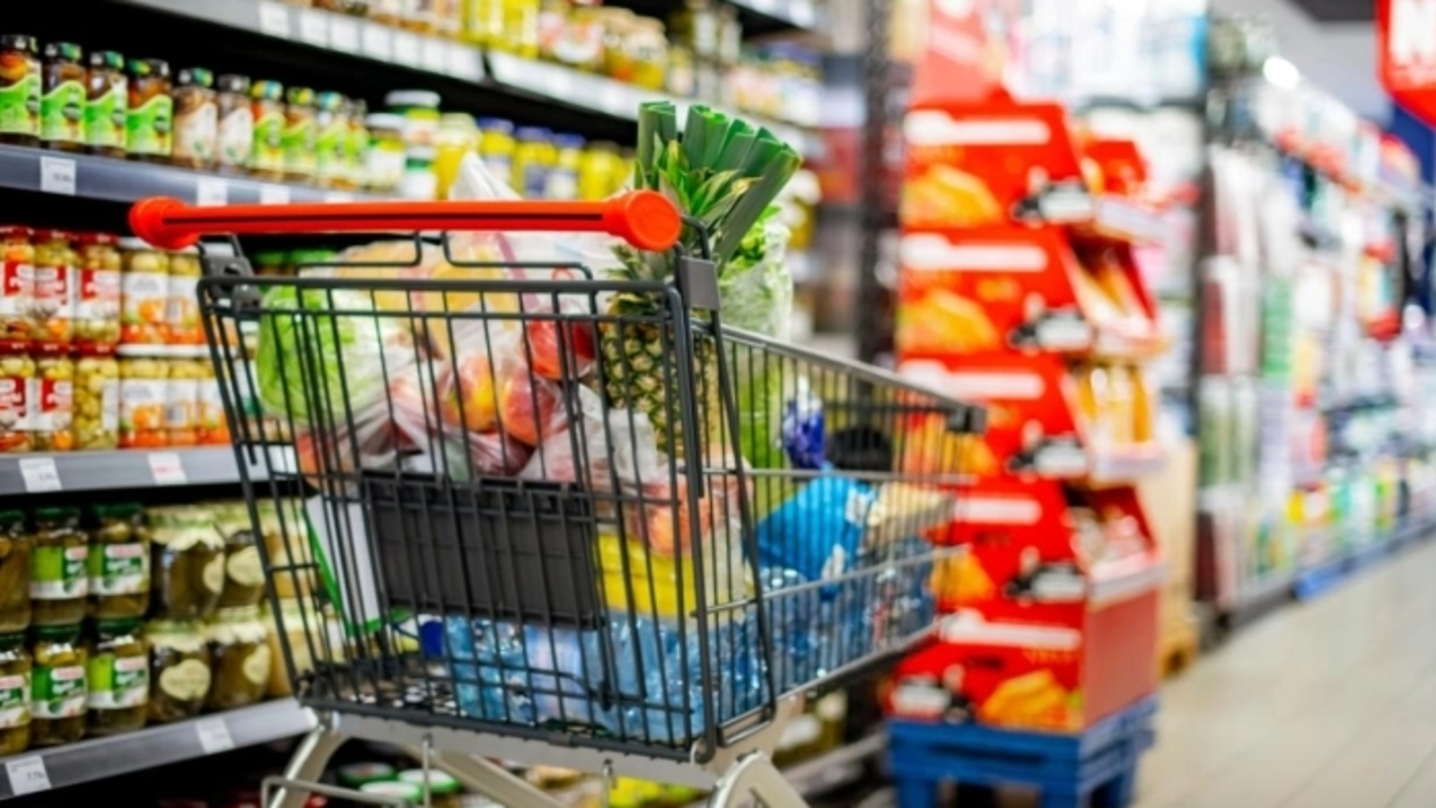 Nicușor Dan a semnat decretul: Plafonarea prețurilor la alimentele de bază continuă și după 30 iunie. Lista completă a produselor vizate
