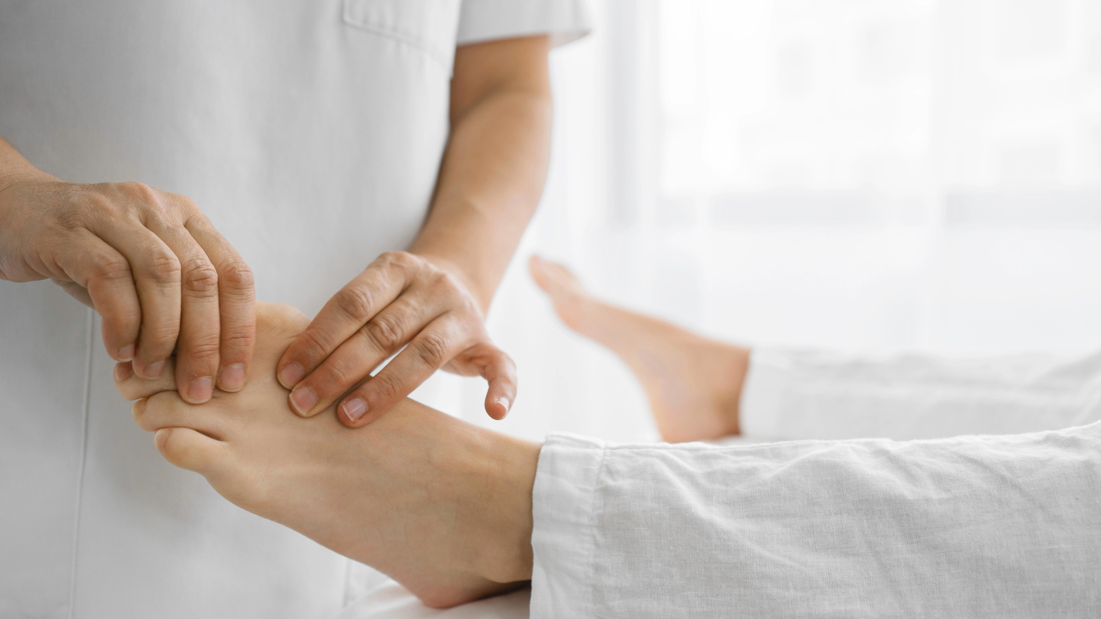 Pacient cu pneumotorax sever, mort după ce a fost tratat la ortopedie: Procurorii au trimis în judecată medicii unui spital de stat