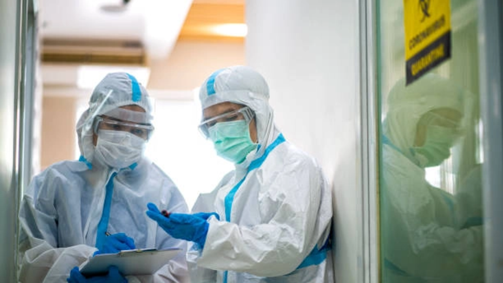 Epidemia de Ebola se extinde în RD Congo și Uganda, cu peste 330 de cazuri. Controlul virusului este grav blocat de dezinformare