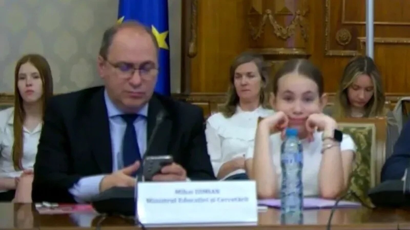 VIDEO Cum explică ministrul Educaţiei momentul viral cu eleva în lacrimi pe care a ignorat-o: „De la 2 dimineața până la ora 21:00 am lucrat pentru educație”