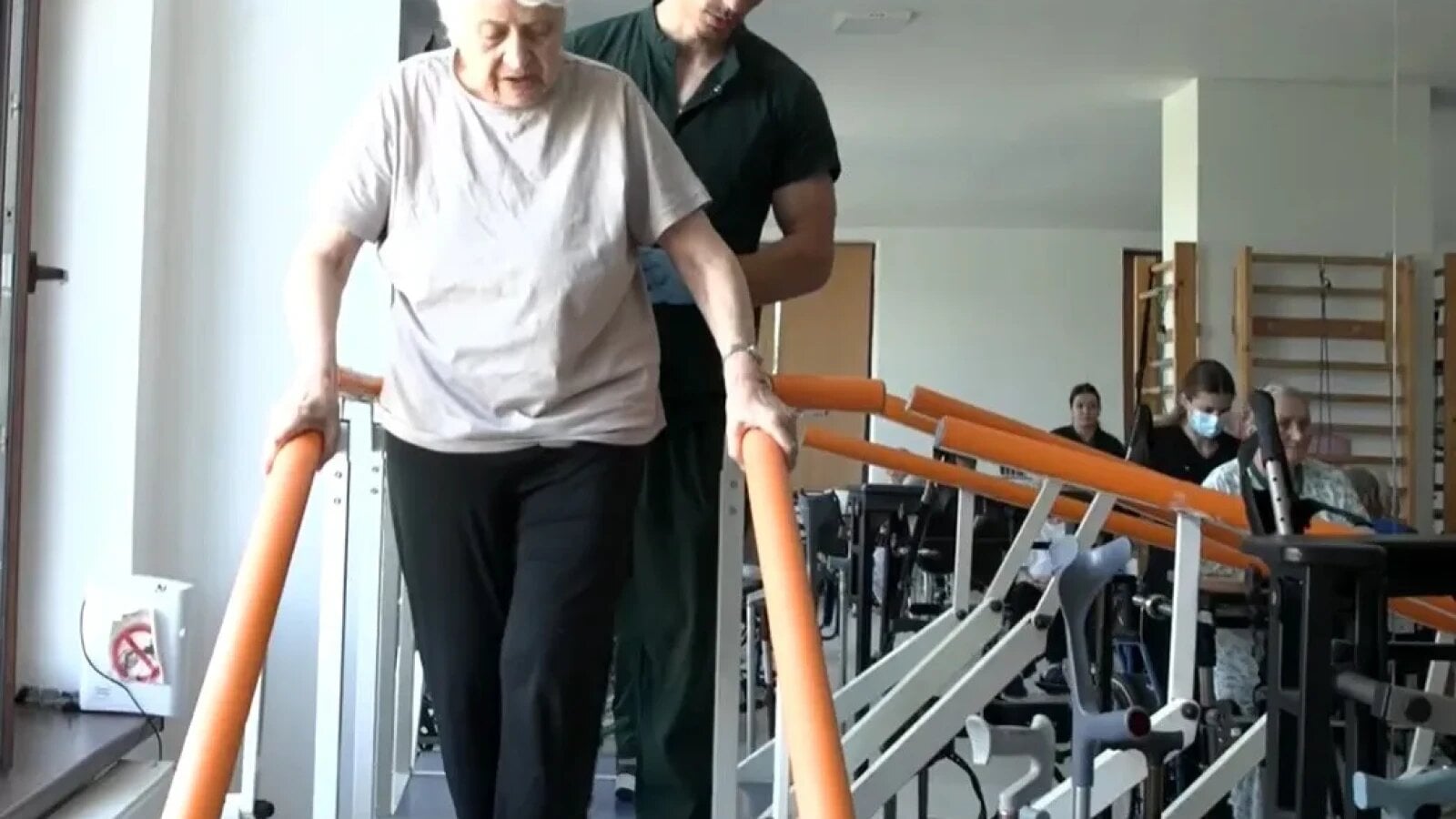Avea dureri cumplite după operația la șold. Ce spune o pacientă despre spitalul de stat comparativ cu spitalul privat în care este acum internată