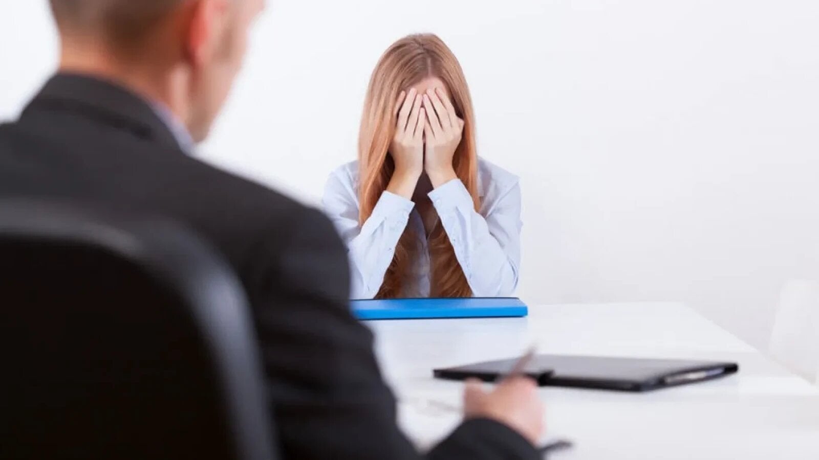 Decizie controversată menținută de instanță, în Spania: O tânără a fost dată afară fiindcă venea prea repede la muncă