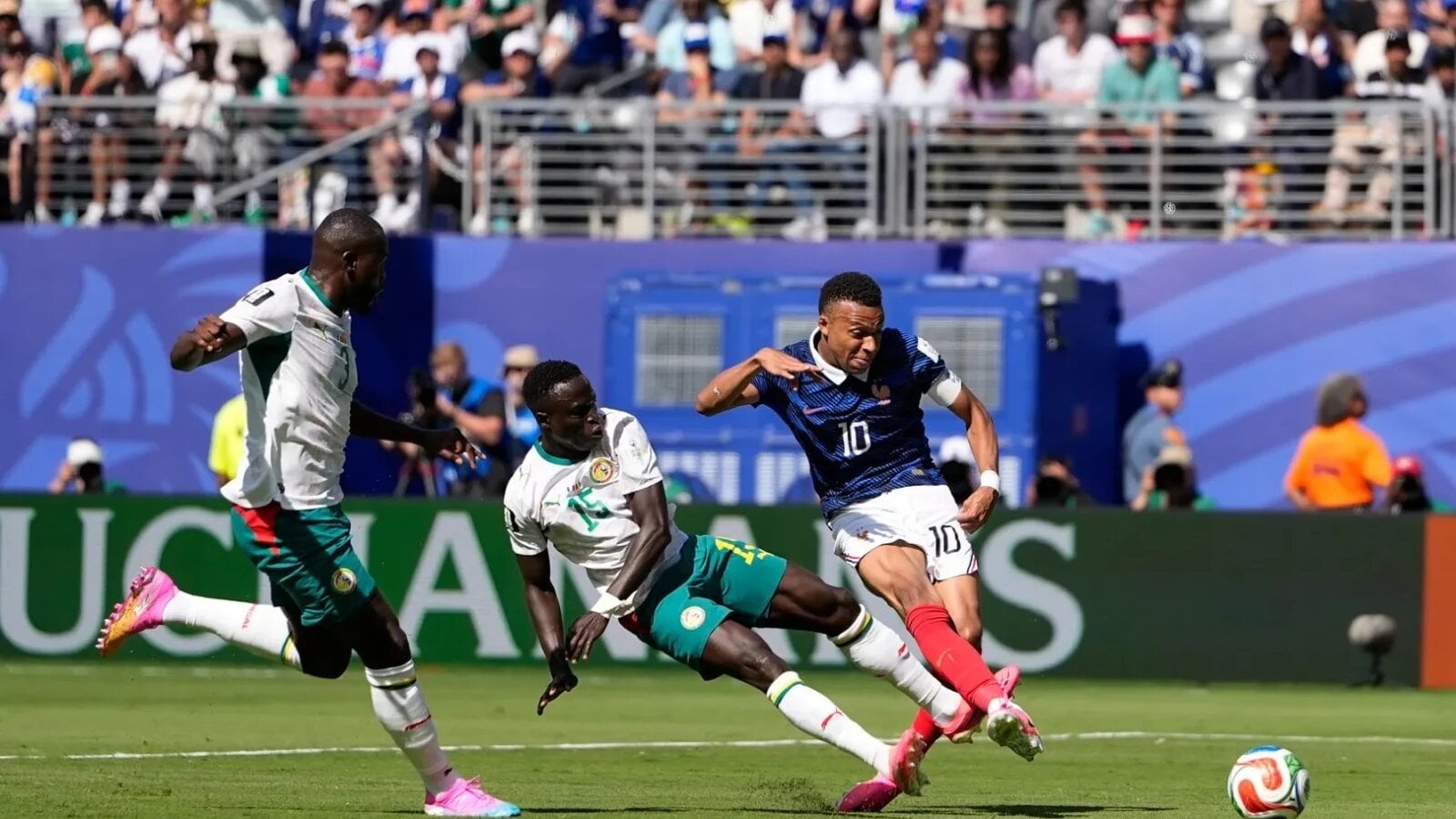Franța a învins Senegal după ce a tremurat serios. Finalista ultimului mondial s-a dezlănțuit pe final. Kylian Mbappe, cel mai bun marcator din istoria francezilor