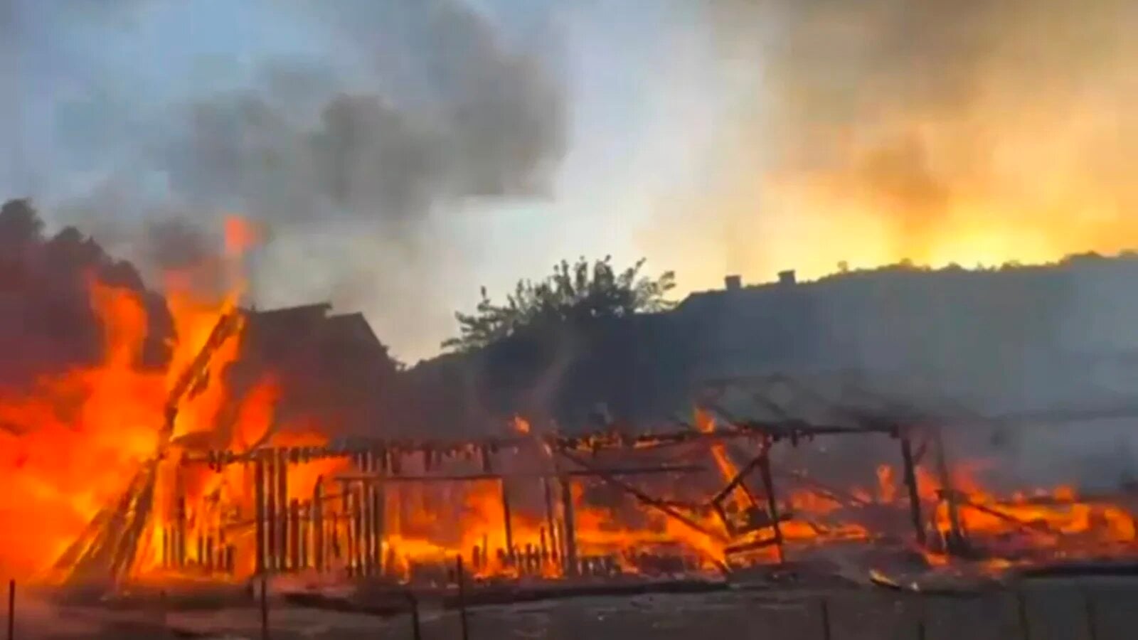 Flăcări scăpate de sub control în nordul Spaniei: sute de hectare arse și sate evacuate