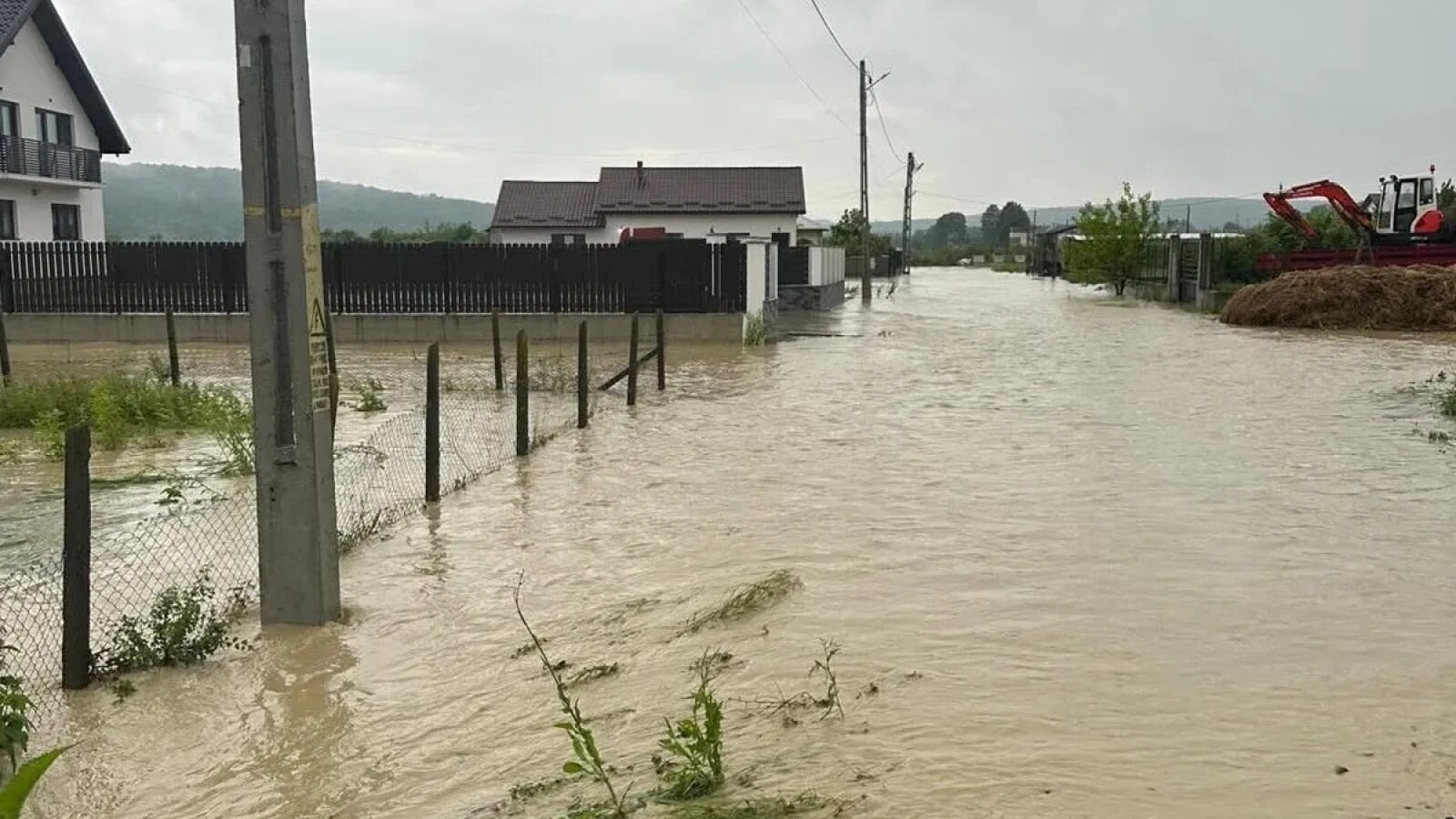 Hidrologii avertizează: pericol de inundații locale și viituri rapide în mai multe județe din țară (hartă)
