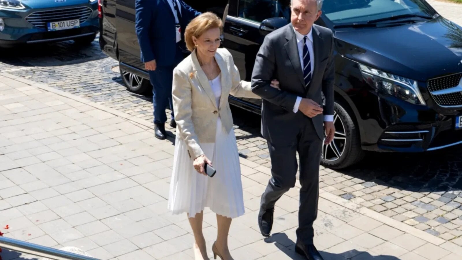 Strategiile vestimentare care o fac pe Majestatea Sa Margareta să arate mai tânără