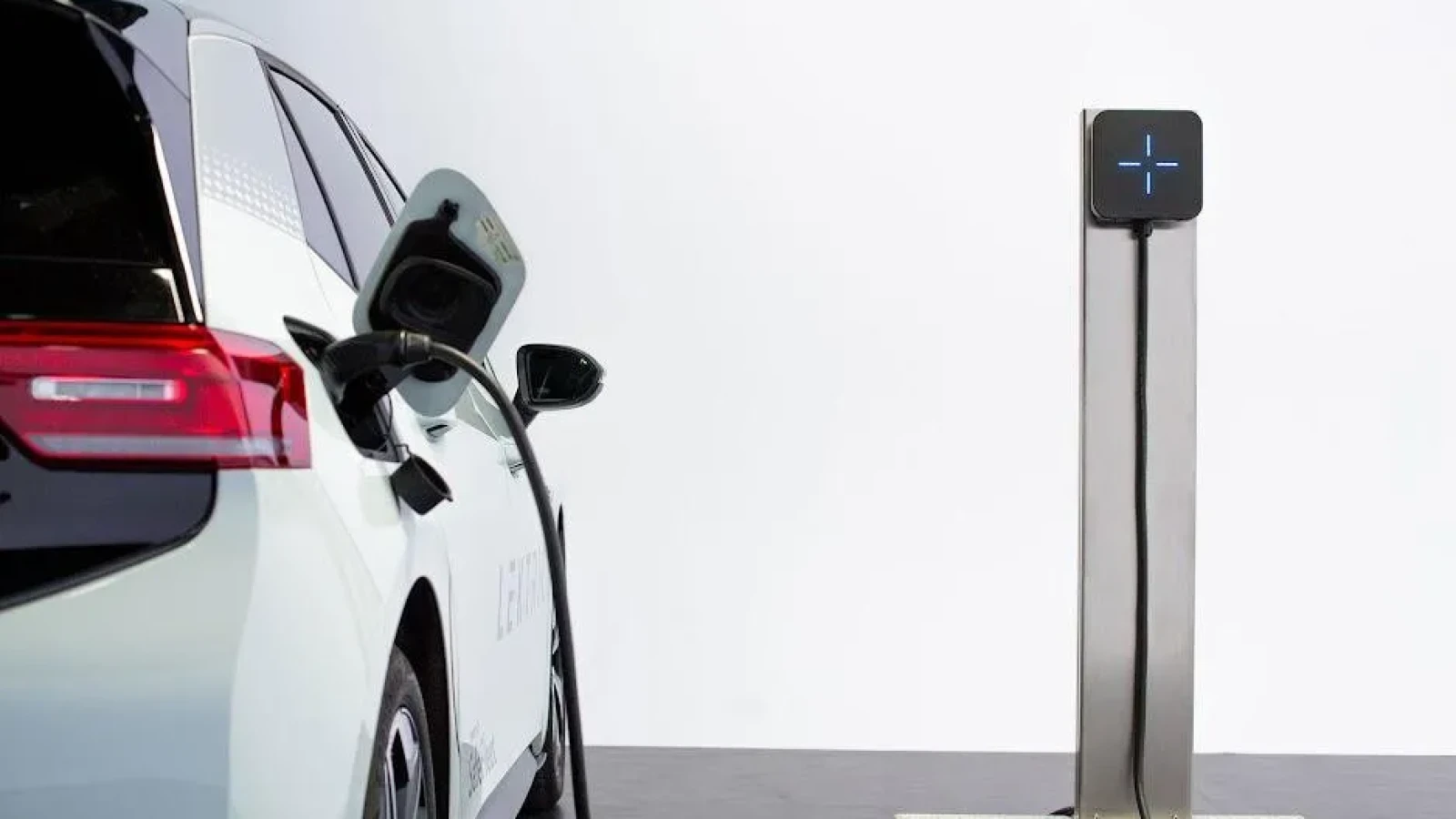 Peste un sfert dintre maşinile vândute la nivel mondial în 2026 vor fi electrice