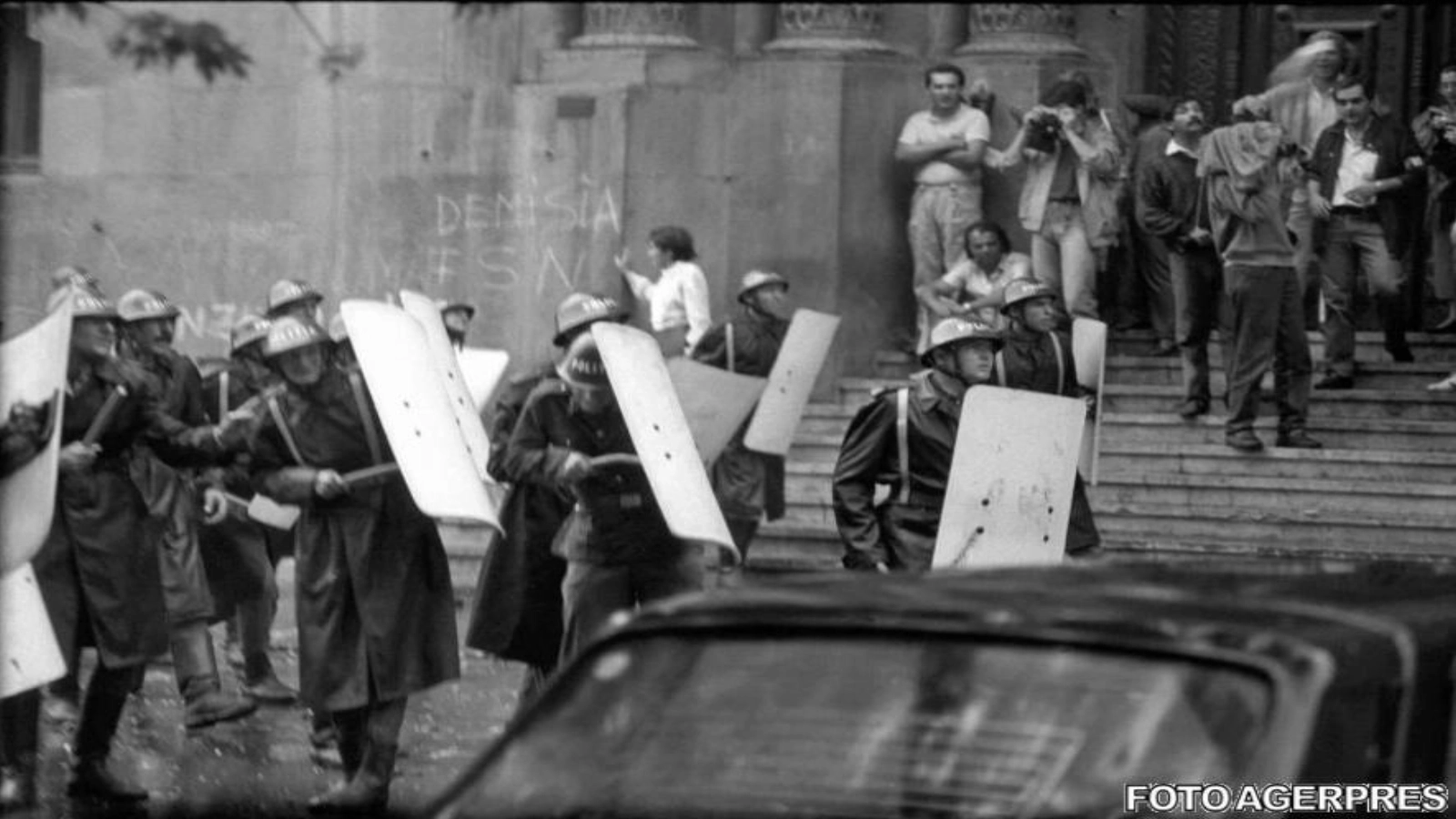 FOTO 36 de ani de la Mineriadă – MAE expune documente diplomatice declasificate despre evenimentele din iunie 1990