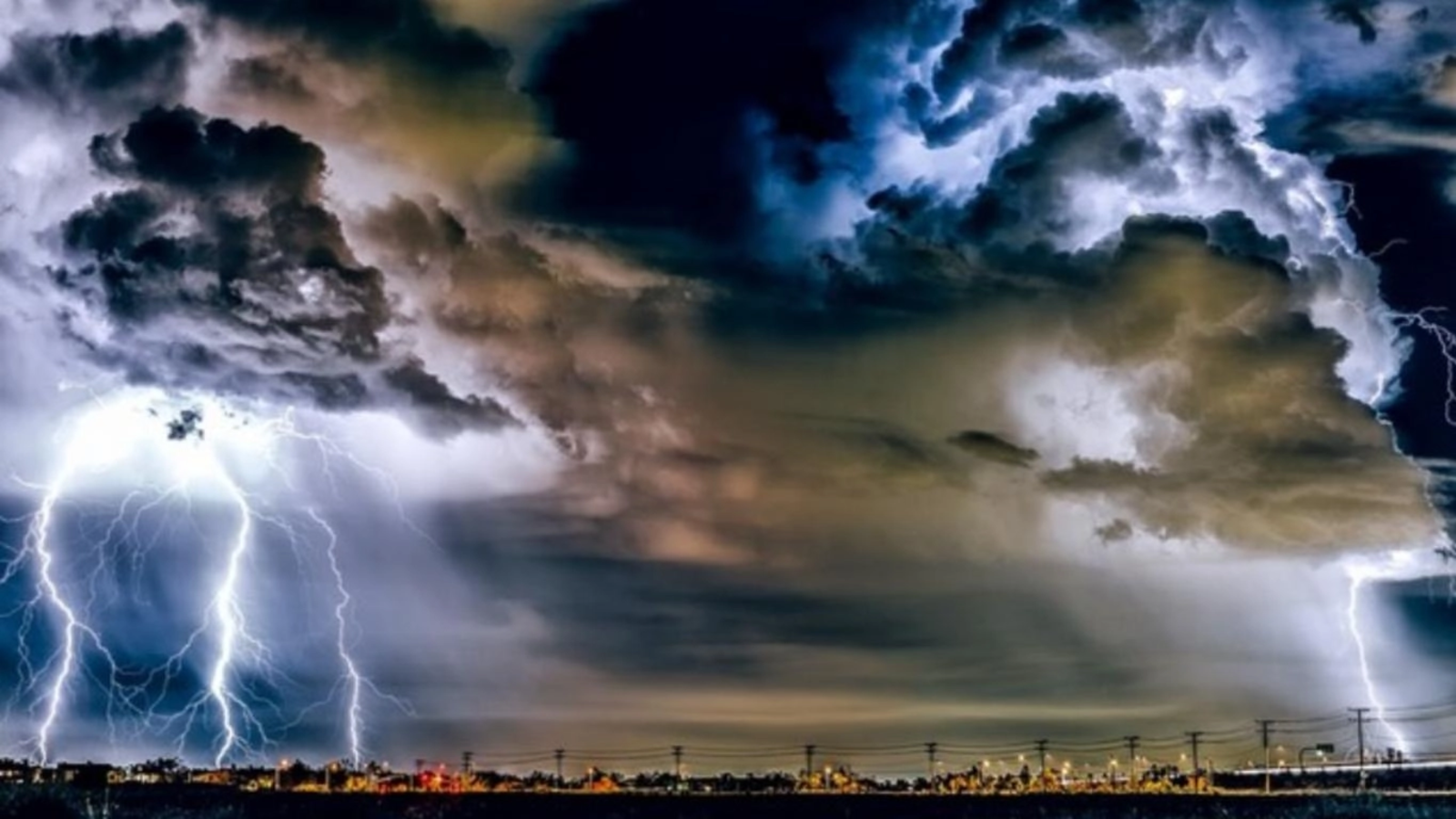 HARTĂ Meteorologii ANM au emis coduri galbene de vreme rea în București și în mare parte din țară: Vom avea furtuni puternice, vijelii și descărcări electrice