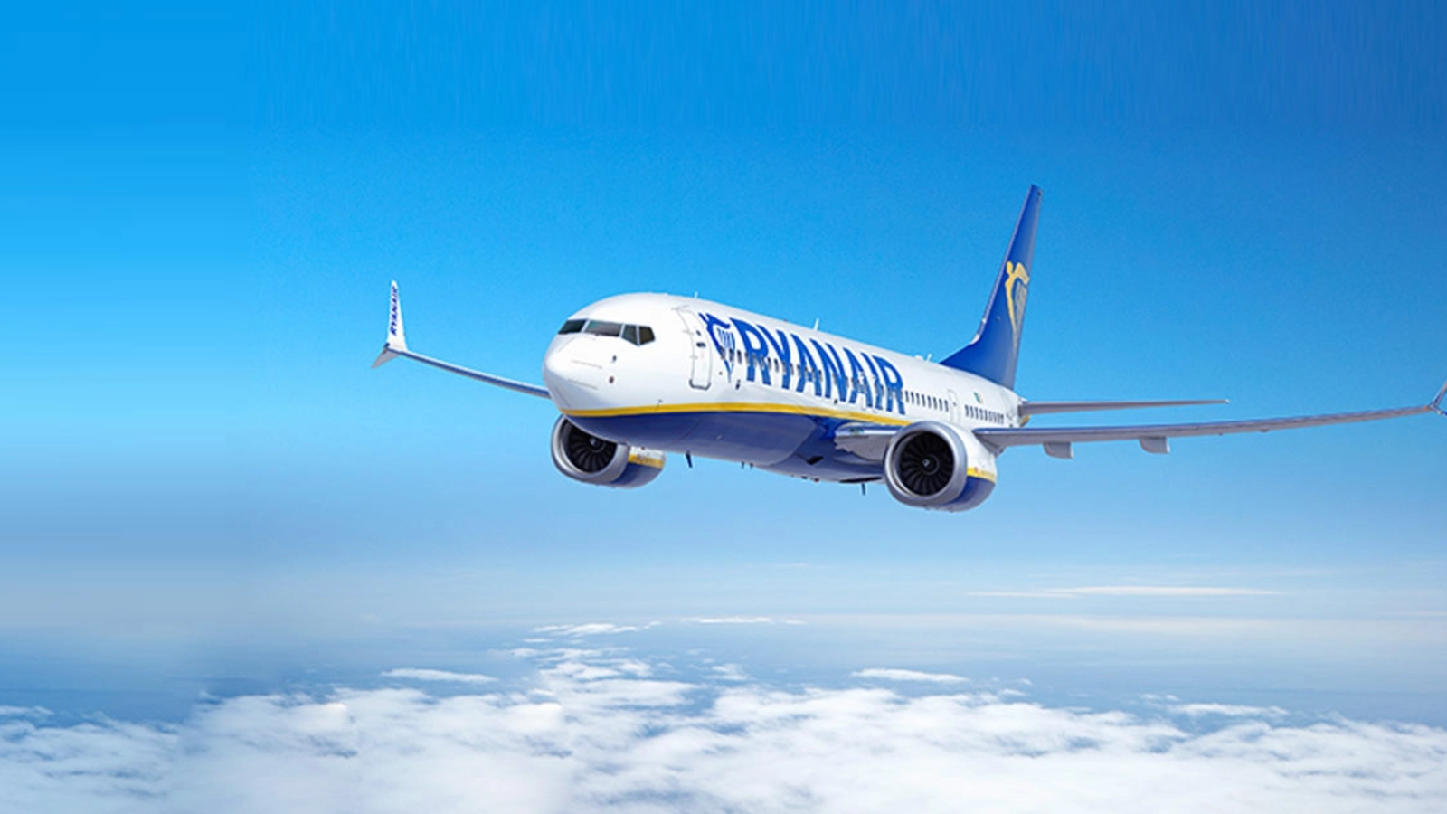 Ryanair, cea mai mare companie aeriană din Europa, în vizorul autorităților: Părinții sunt obligați să plătească o taxă pentru a sta lângă copiii lor