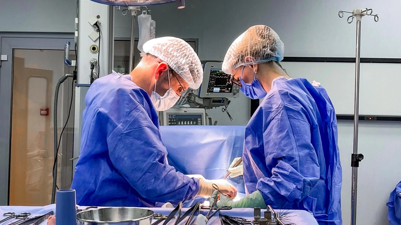 Dr. Cătălin Badiu: Operaţiile transaxilare au venit în completarea programului de chirurgie minim invazivă