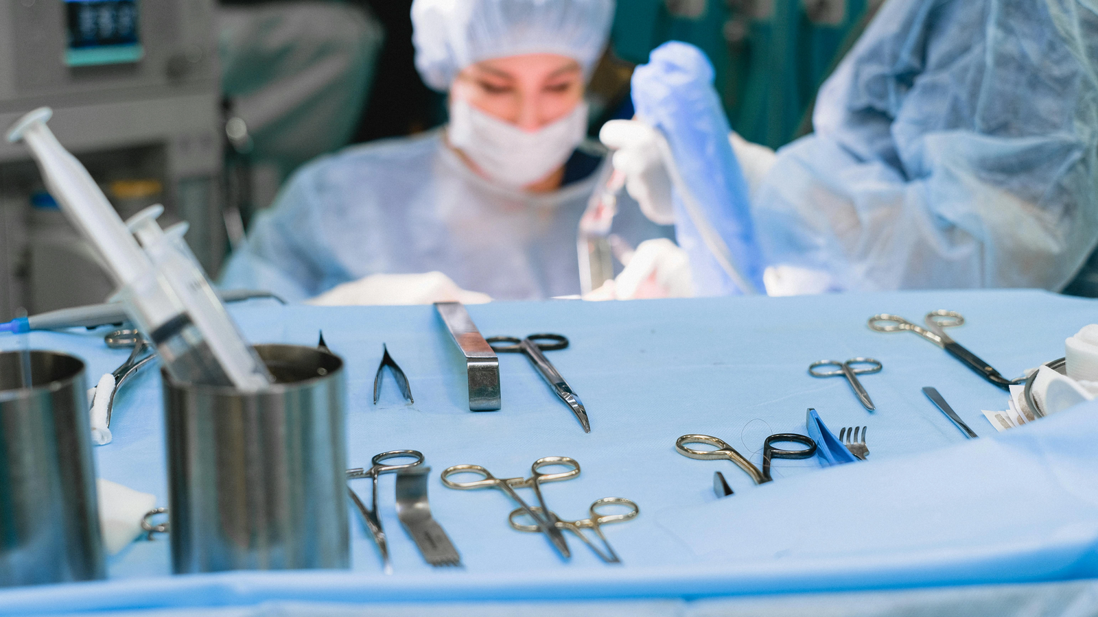 Un medic fals i-a distrus viața unei tinere după o banală intervenție estetică. Pacienta nu mai poate închide deloc ochii