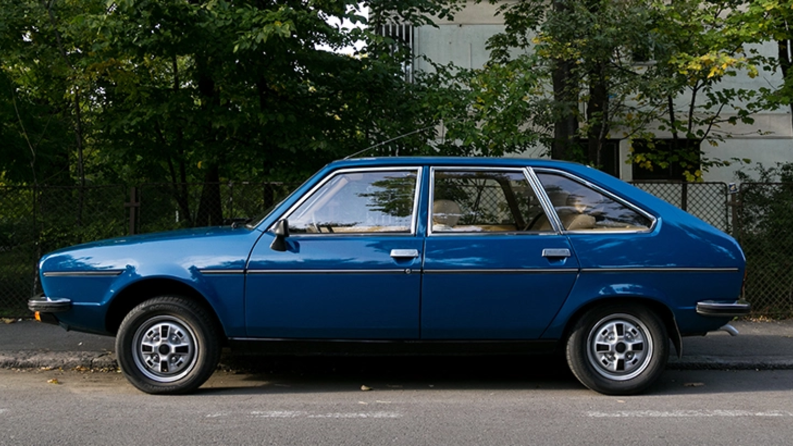 Mașinile copilăriei: Peste 50 de automobile marca Dacia vor fi expuse în Piața Centrului Civic Vaslui