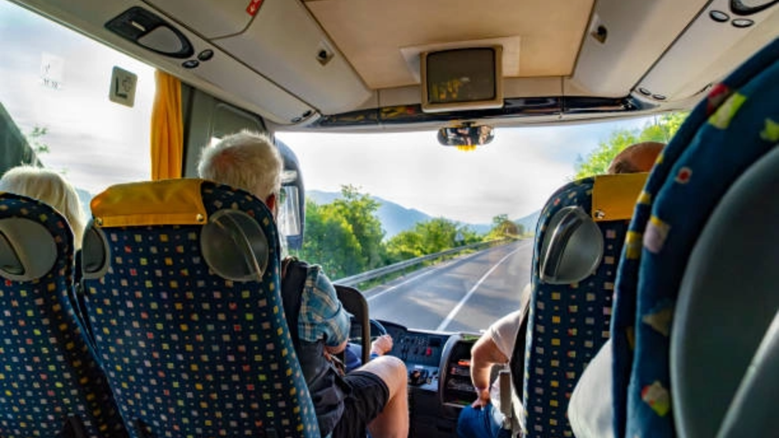 Instanța taie din birocrația transportului interjudețean: firmele nu mai au nevoie de aprobarea primăriei pentru unele curse
