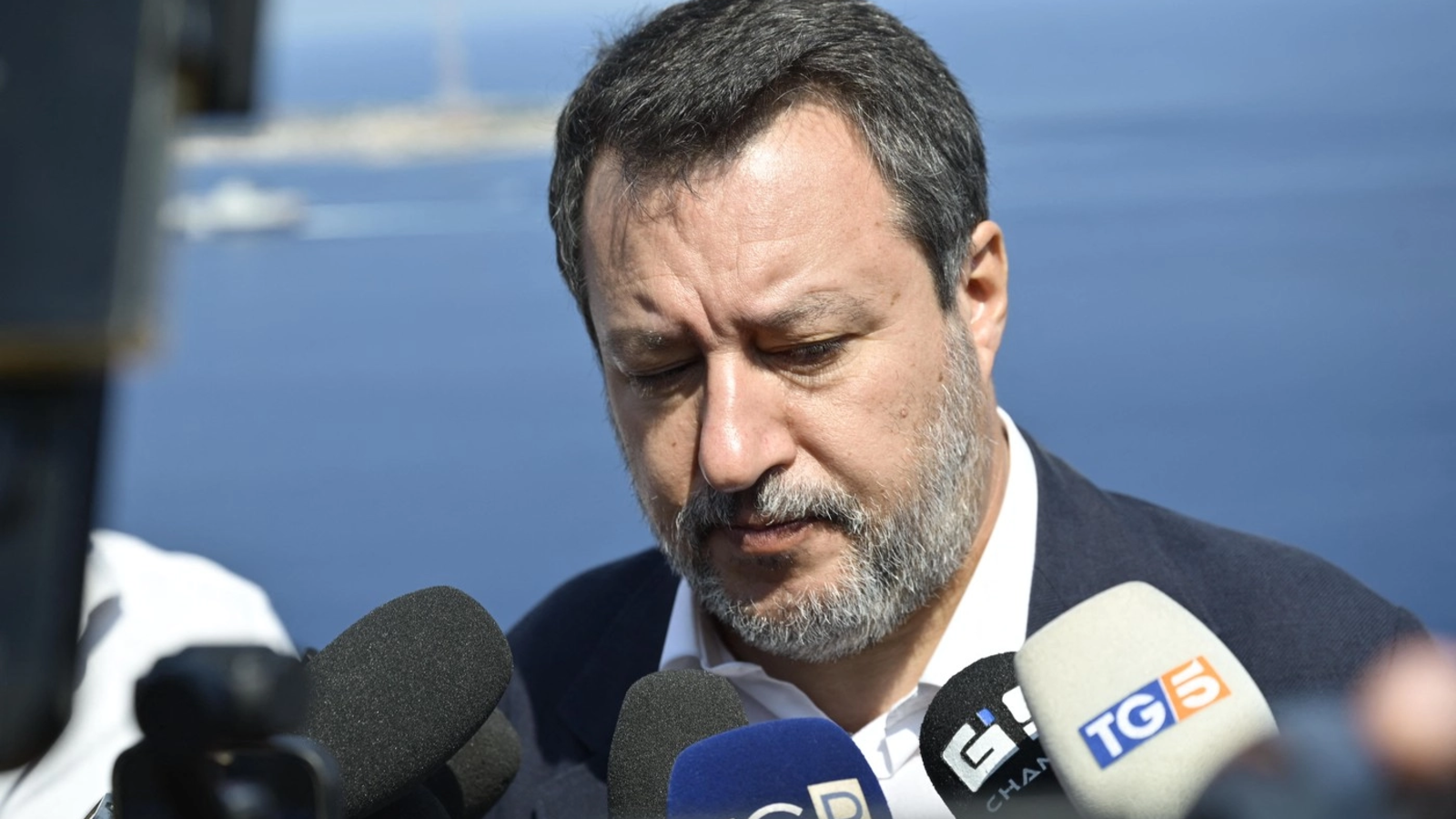 Vicepremierul Italiei, Matteo Salvini, reia apelul către Intesa şi Unicredit pentru sprijinirea economiei italiene