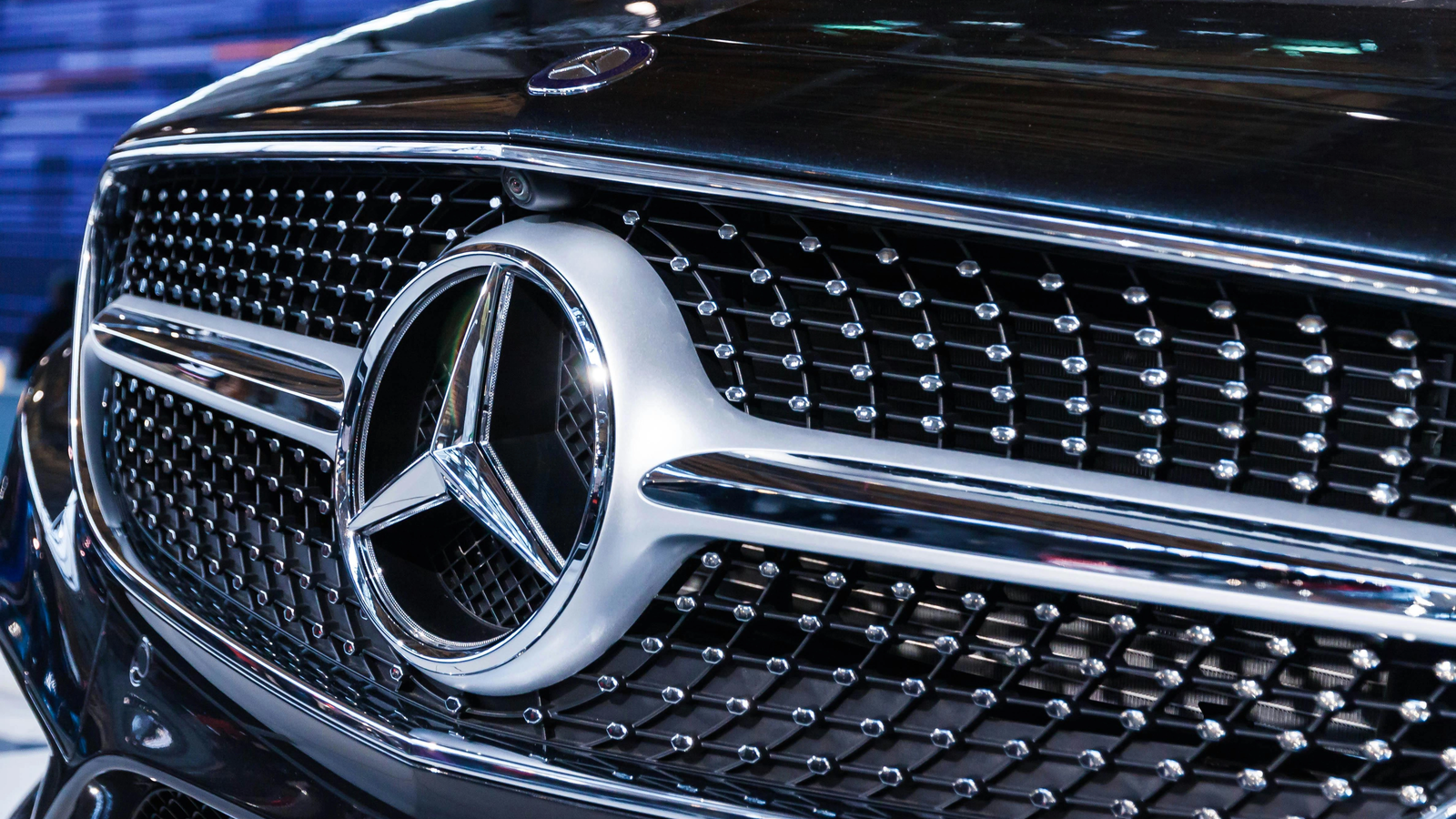 Gigantul Mercedes-Benz riscă să fie interzis în SUA. Motivul are legătură cu China, iar peste 10.000 de locuri de muncă sunt în joc