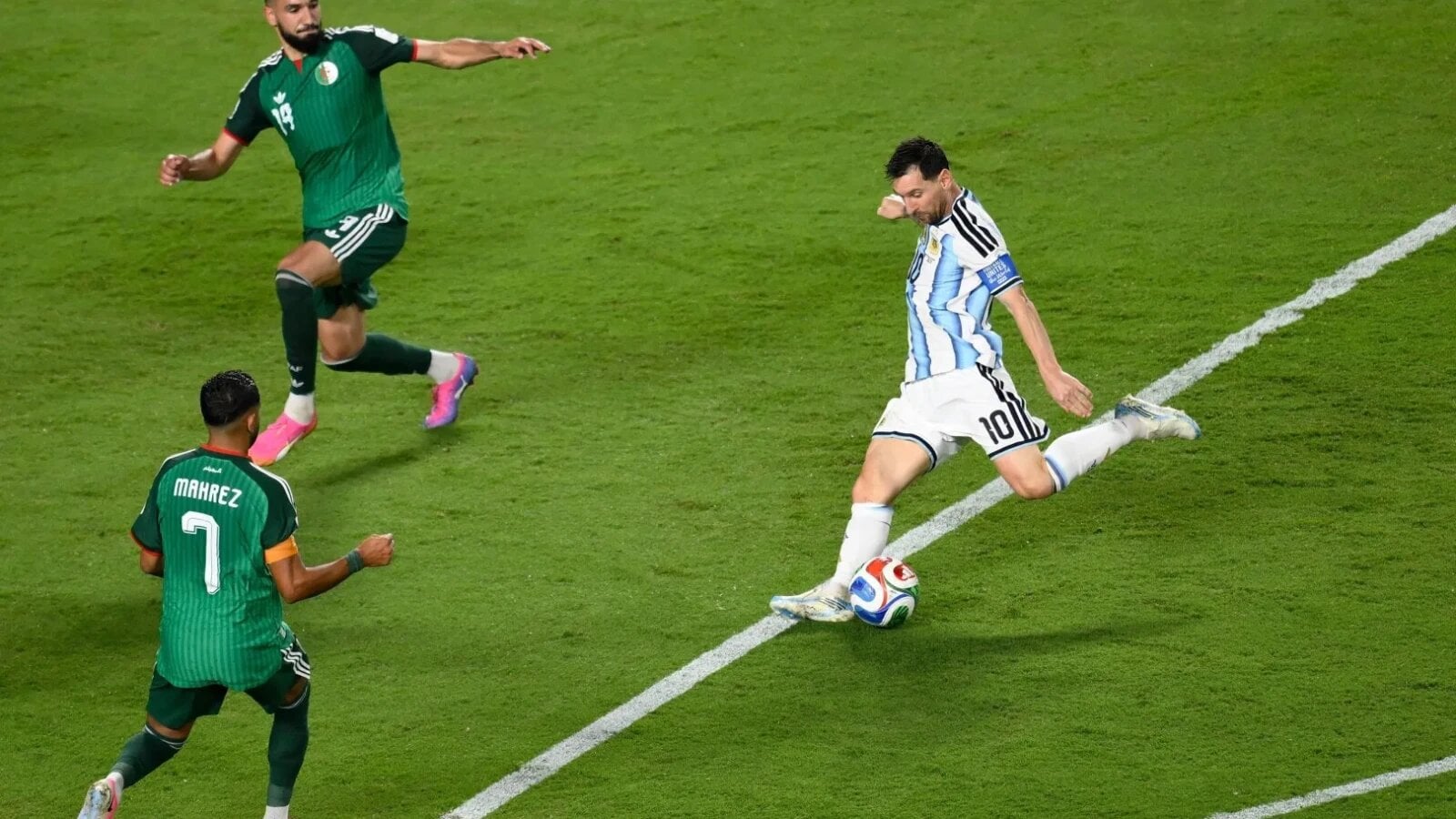 Messi scrie istorie la Cupa Mondială și învinge de unul singur Algeria: A bătut recorduri pe bandă rulantă